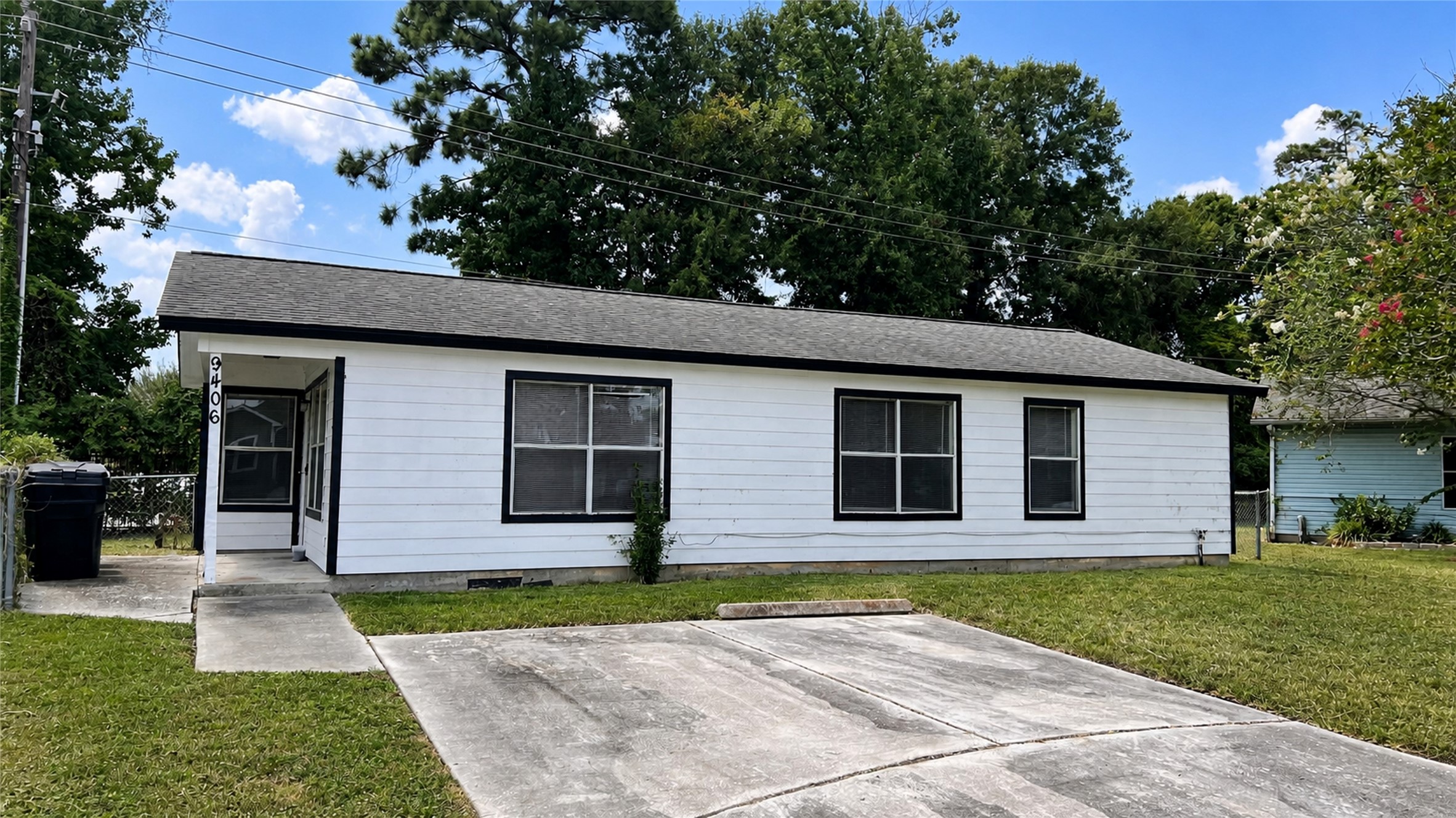 9406 Alcala Court Property Photo 1