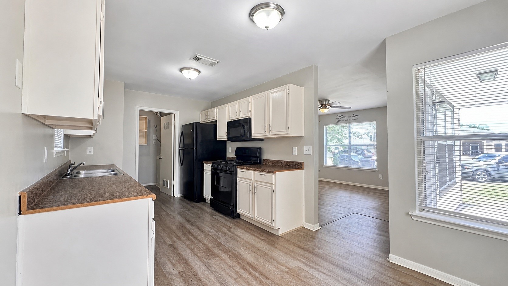 9406 Alcala Court Property Photo 7