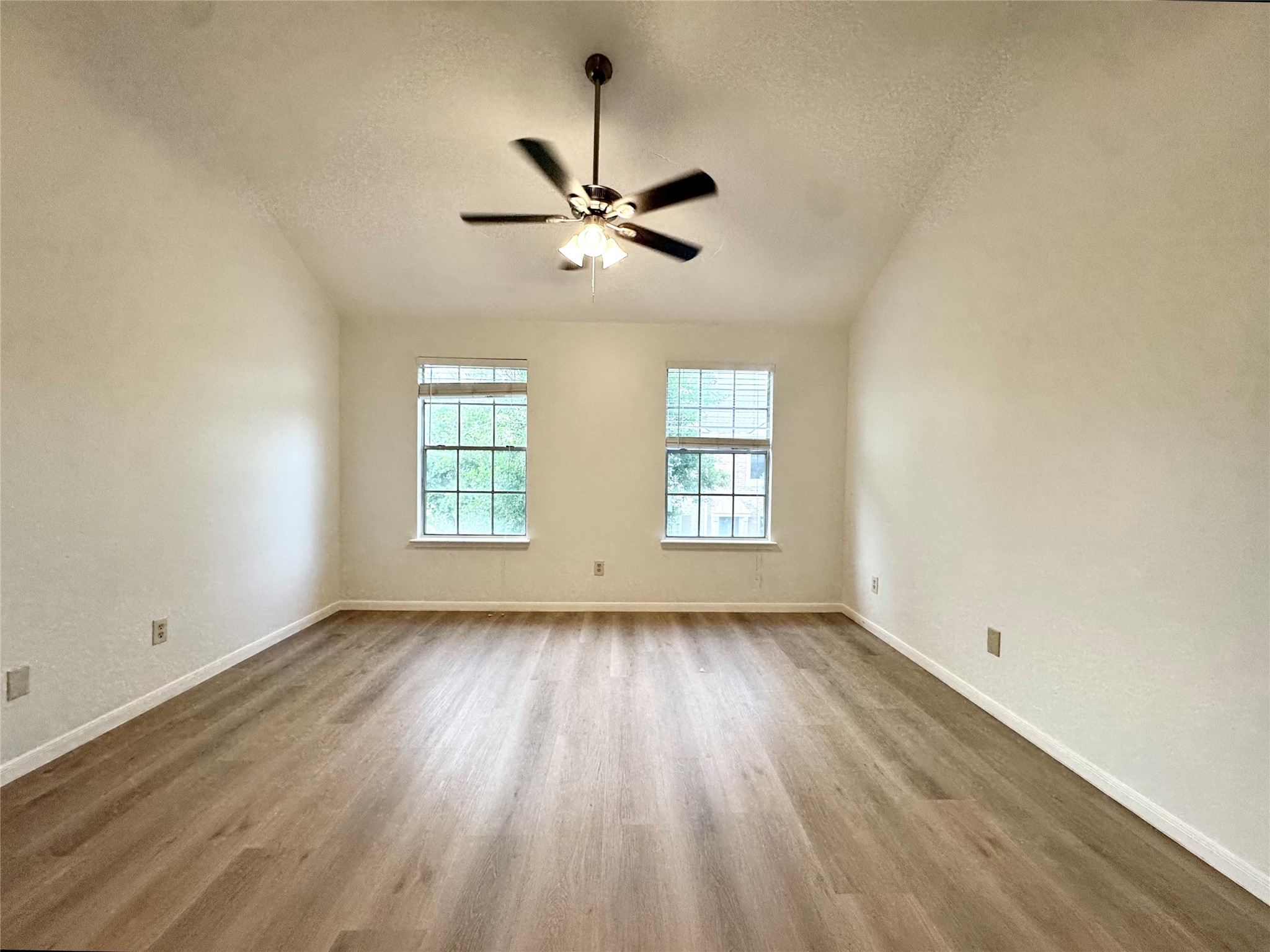 2930 Grants Lake Boulevard 2304 Property Photo 10