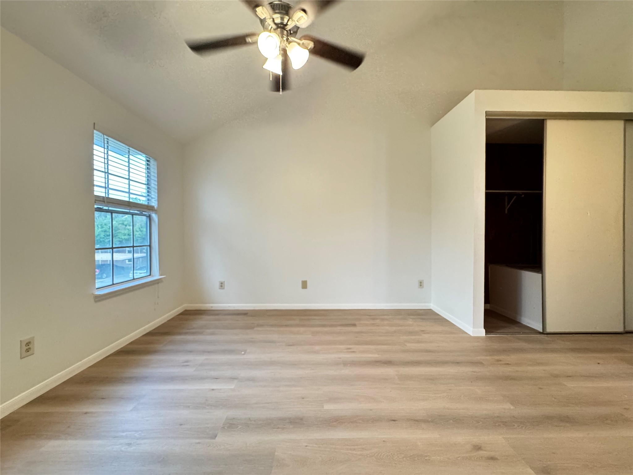 2930 Grants Lake Boulevard 2304 Property Photo 12