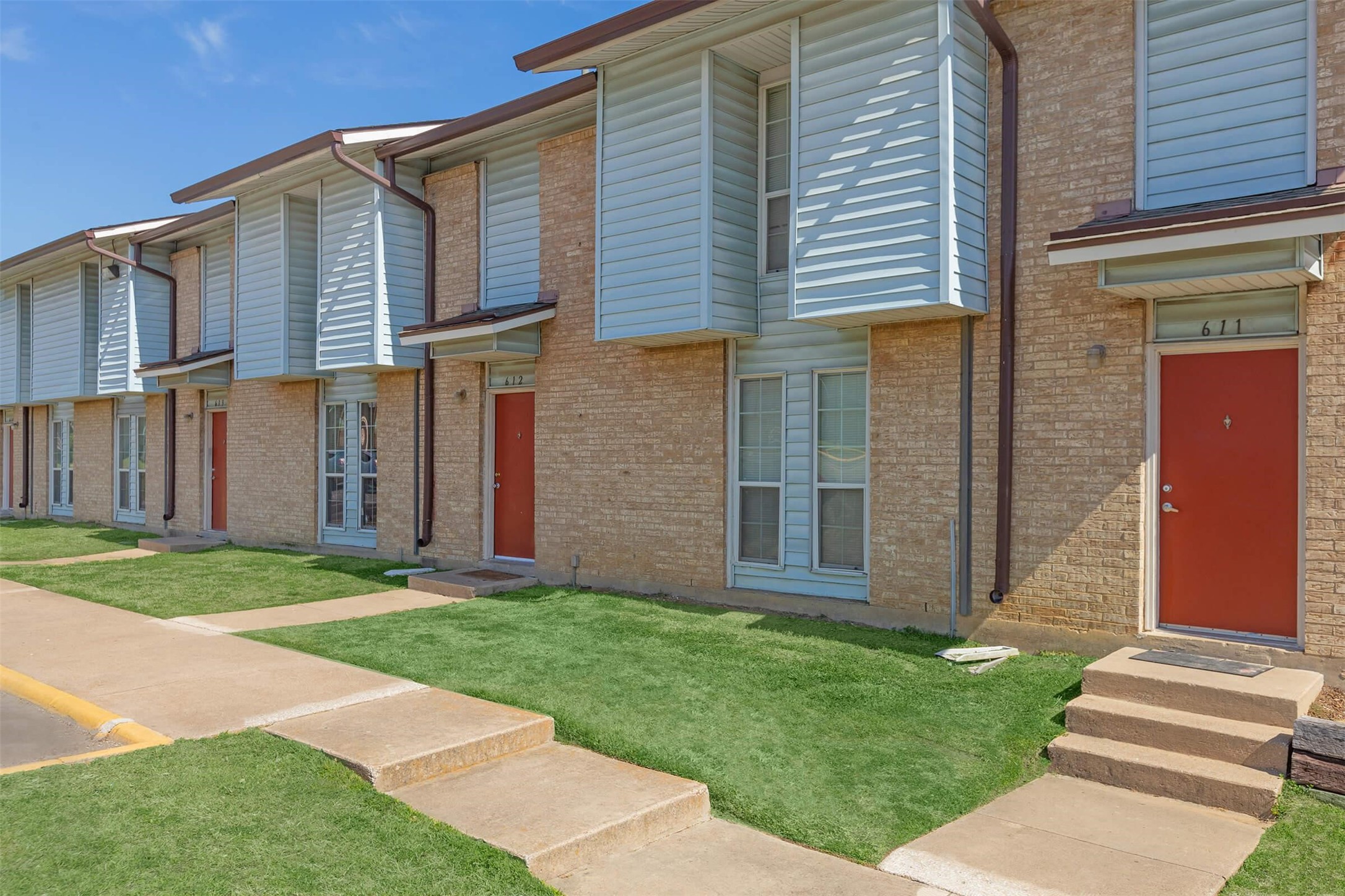 2100 Southcrest Dr Property Photo 1