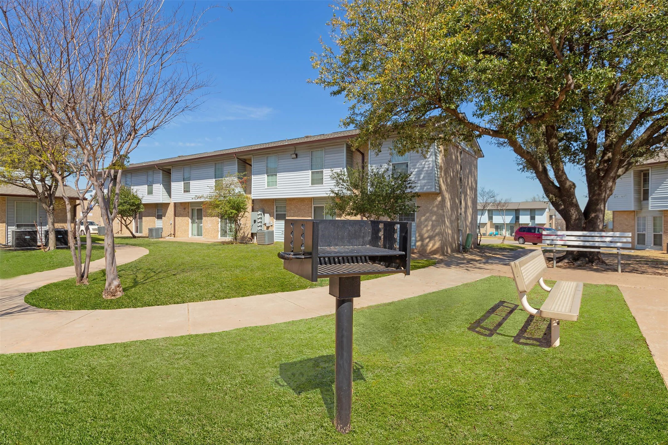 2100 Southcrest Dr Property Photo 3