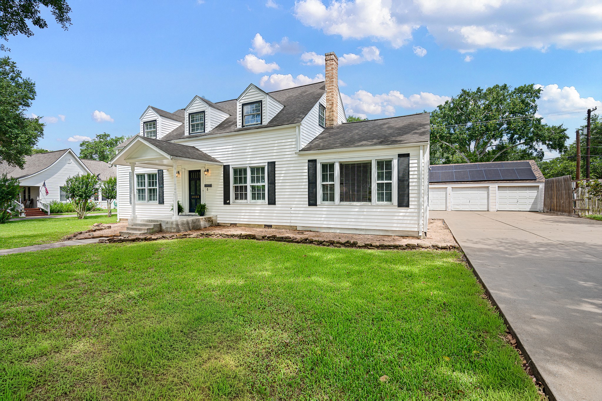 1008 Heights Avenue Property Photo 1