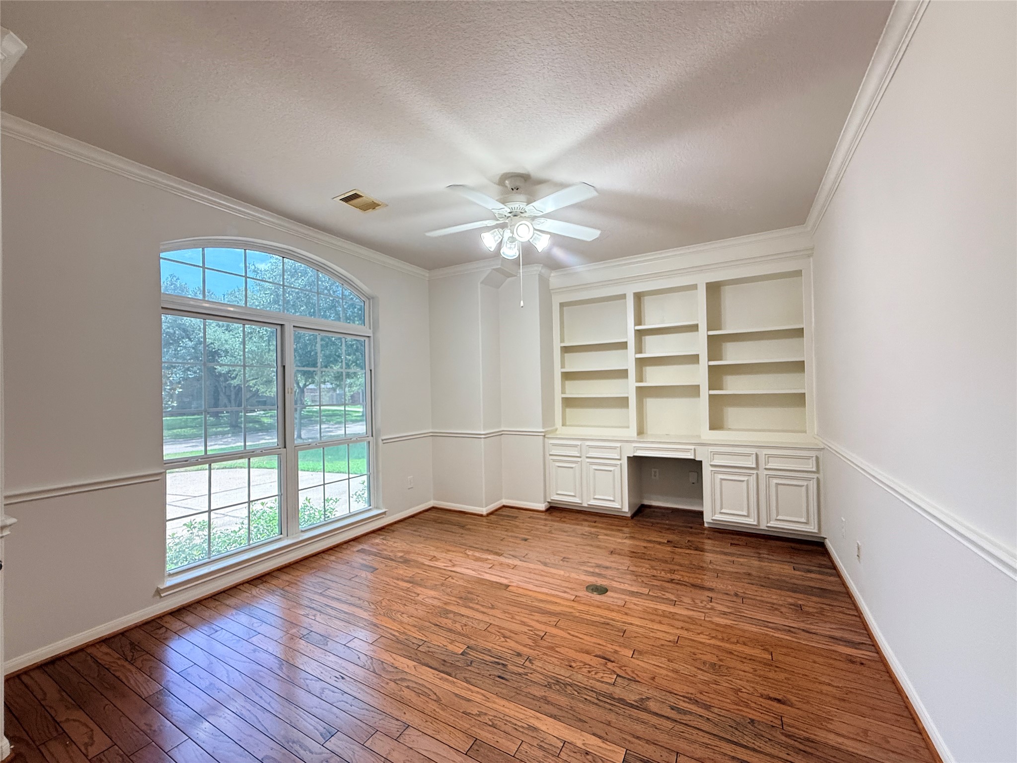 17523 Laguna Trail Drive Property Photo 3