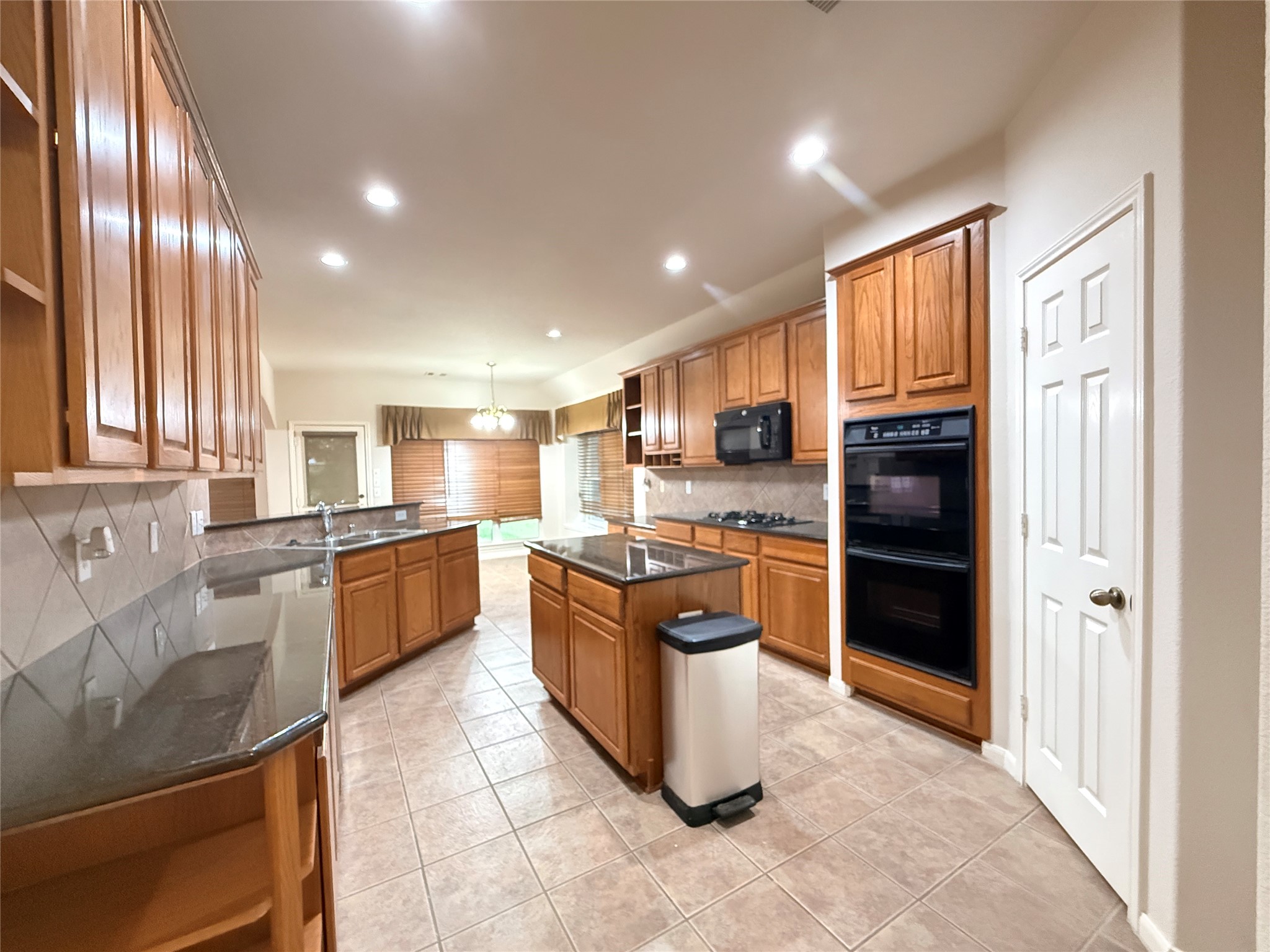 17523 Laguna Trail Drive Property Photo 10