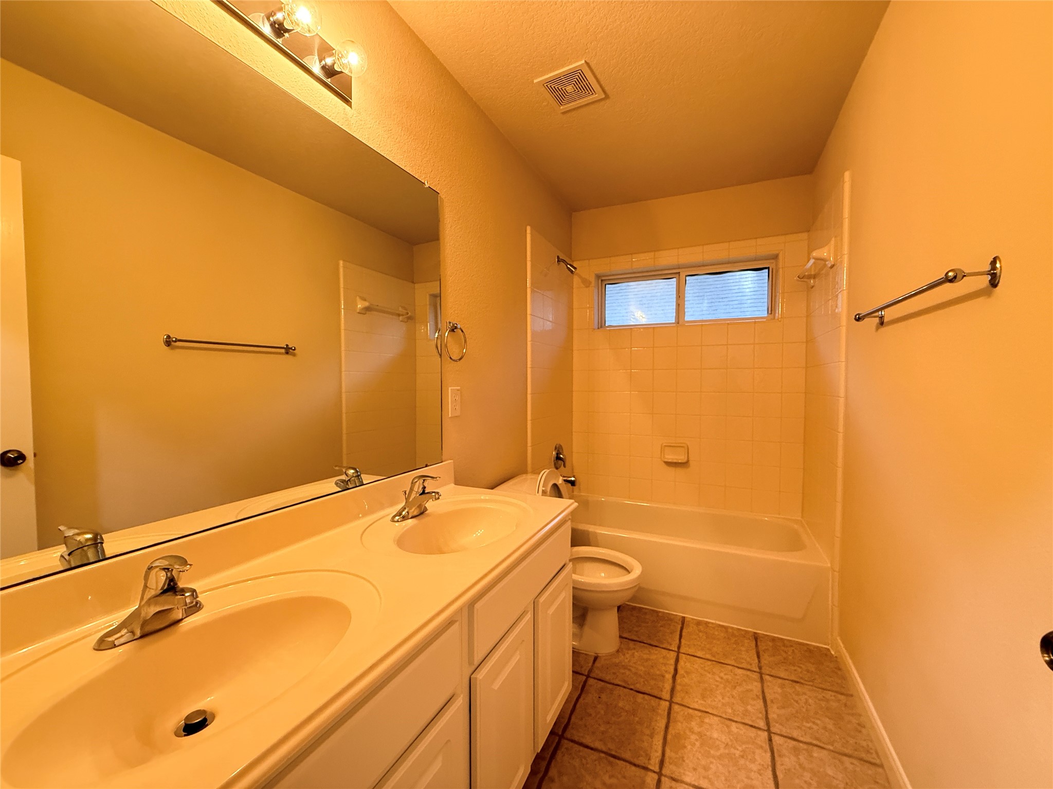 17523 Laguna Trail Drive Property Photo 15
