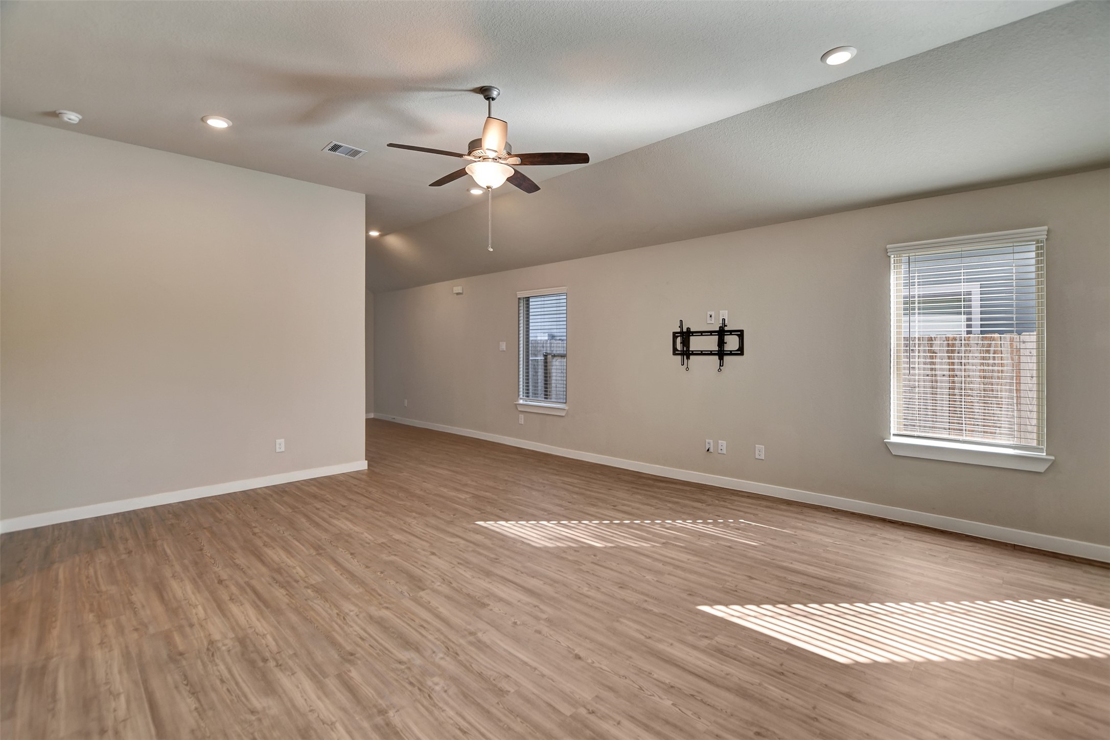 6419 Purple Wreath Way Property Photo 8