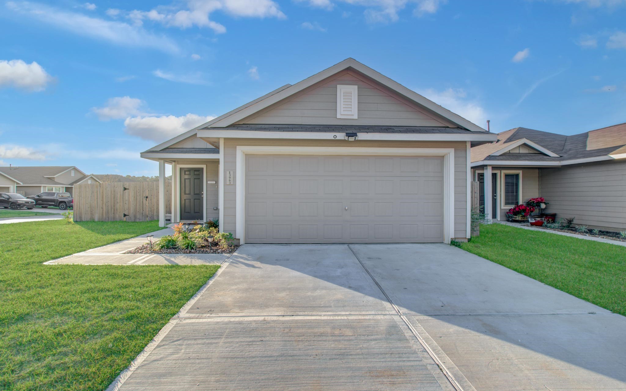 13963 Manatee Street Property Photo
