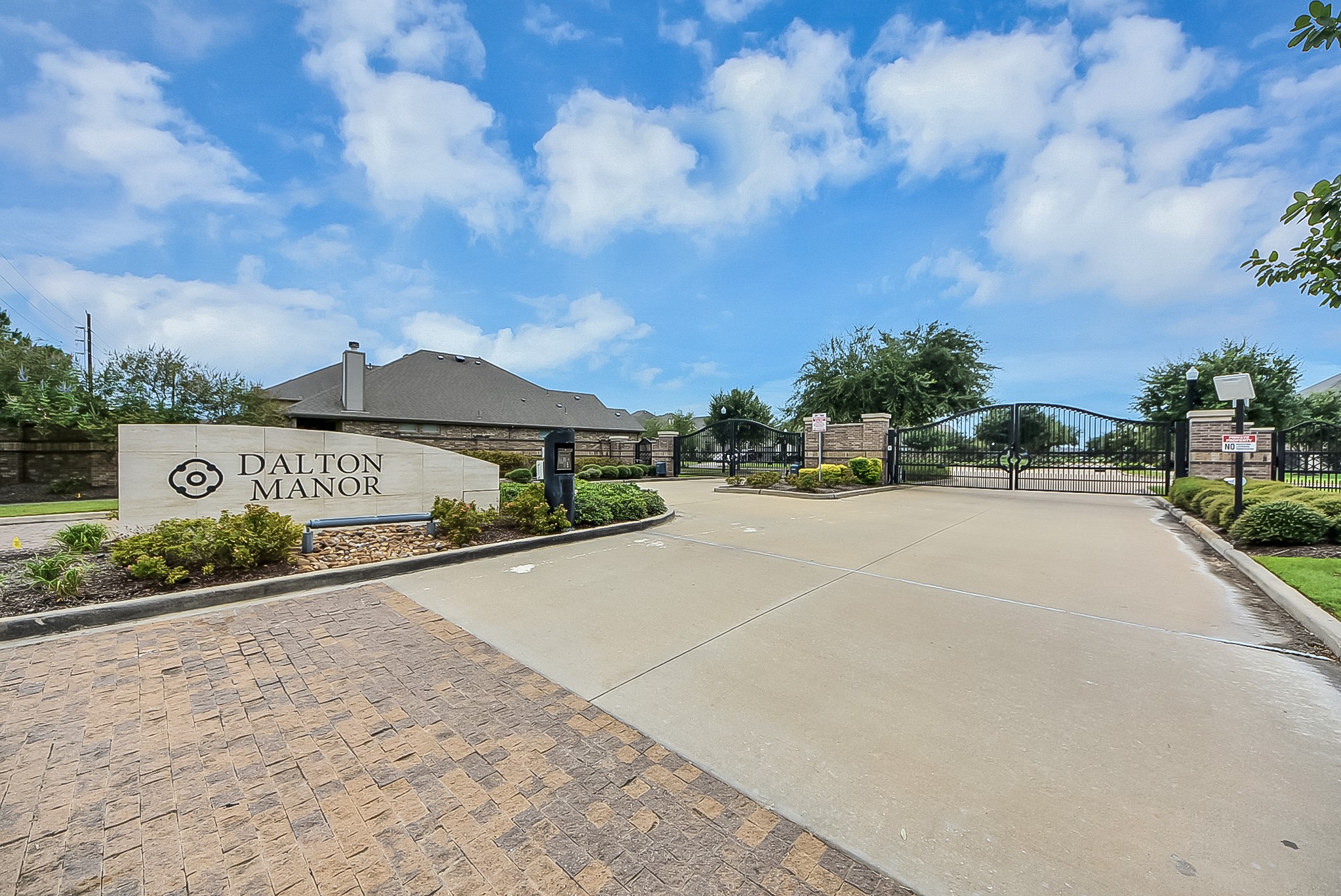 3510 Hampton Landing Court Property Photo 2