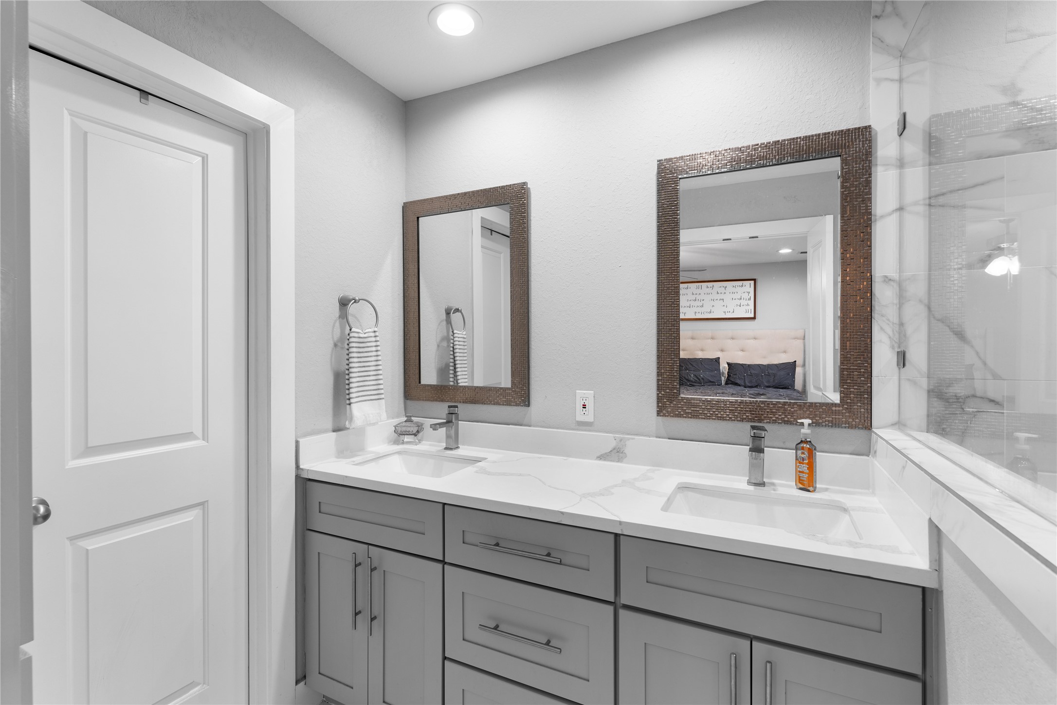 11207 Wood Lodge Drive Property Photo 18