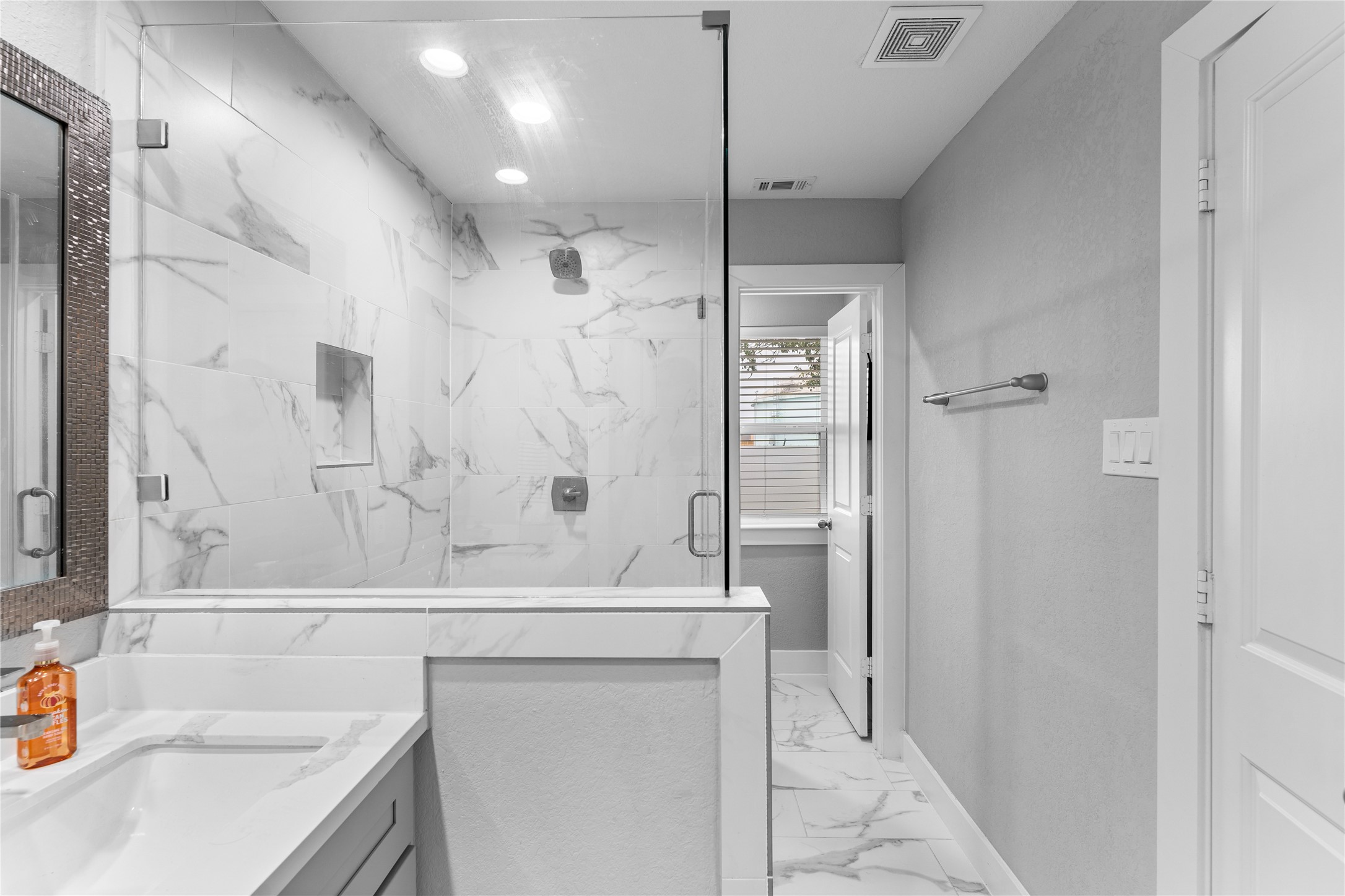 11207 Wood Lodge Drive Property Photo 19