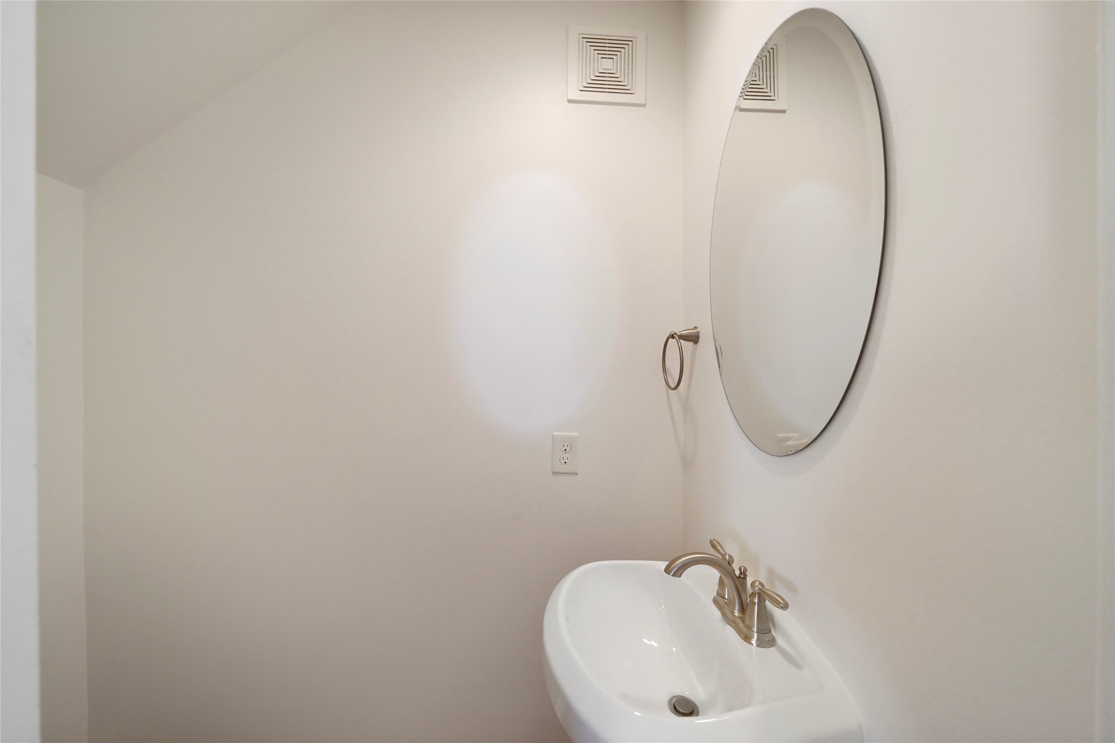 724 Link Road Property Photo 8