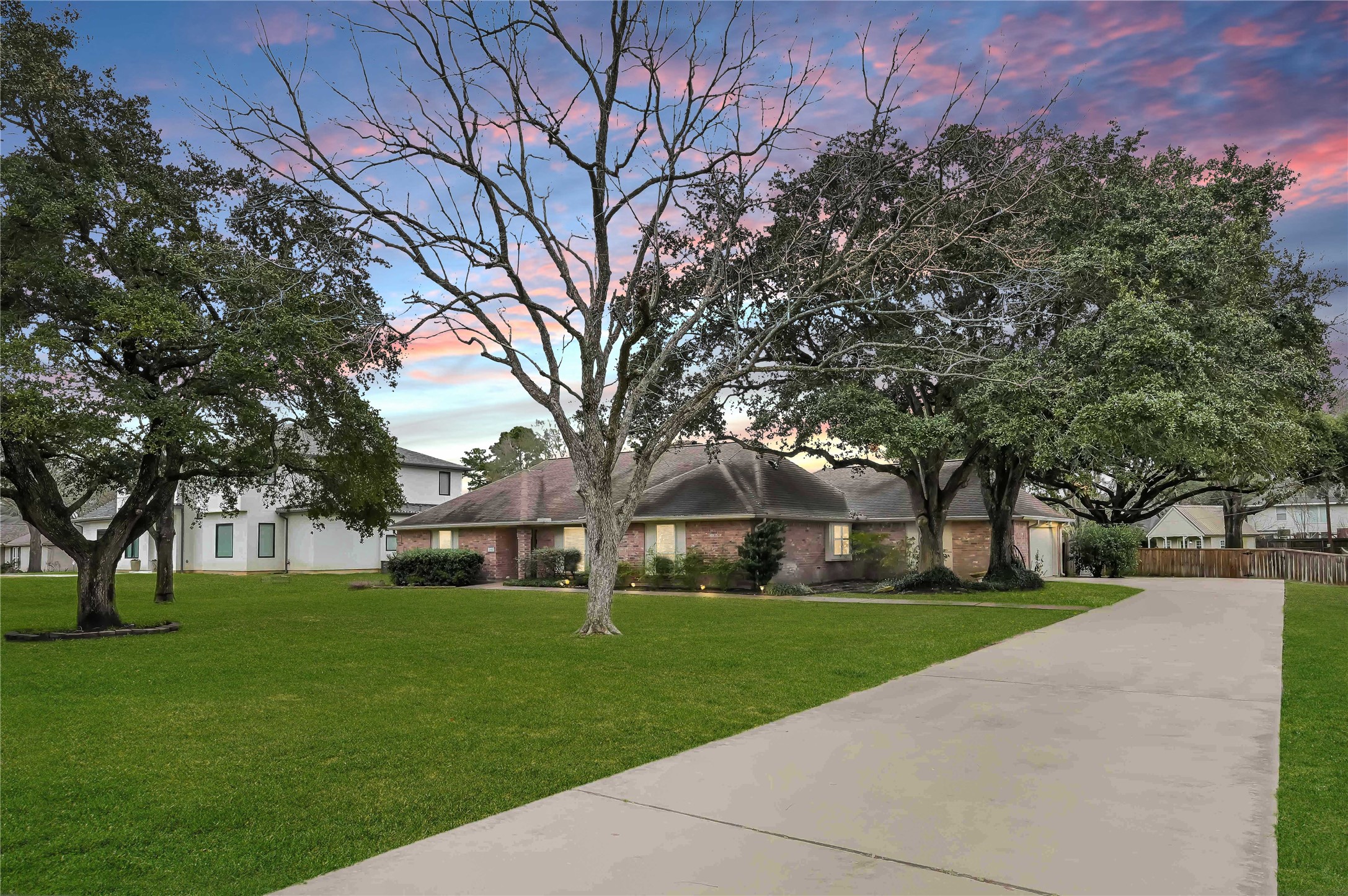 2907 N Saddlebrook Lane Property Photo 1