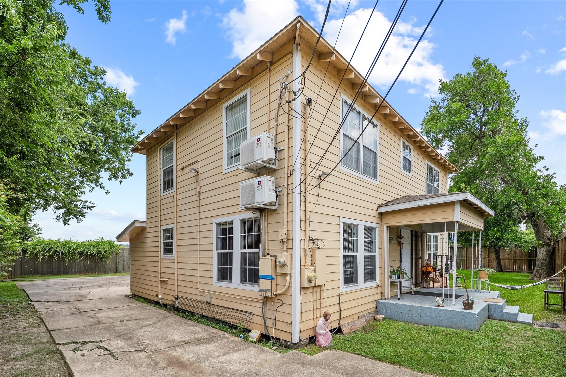 4233 Dupont Street Property Photo 2