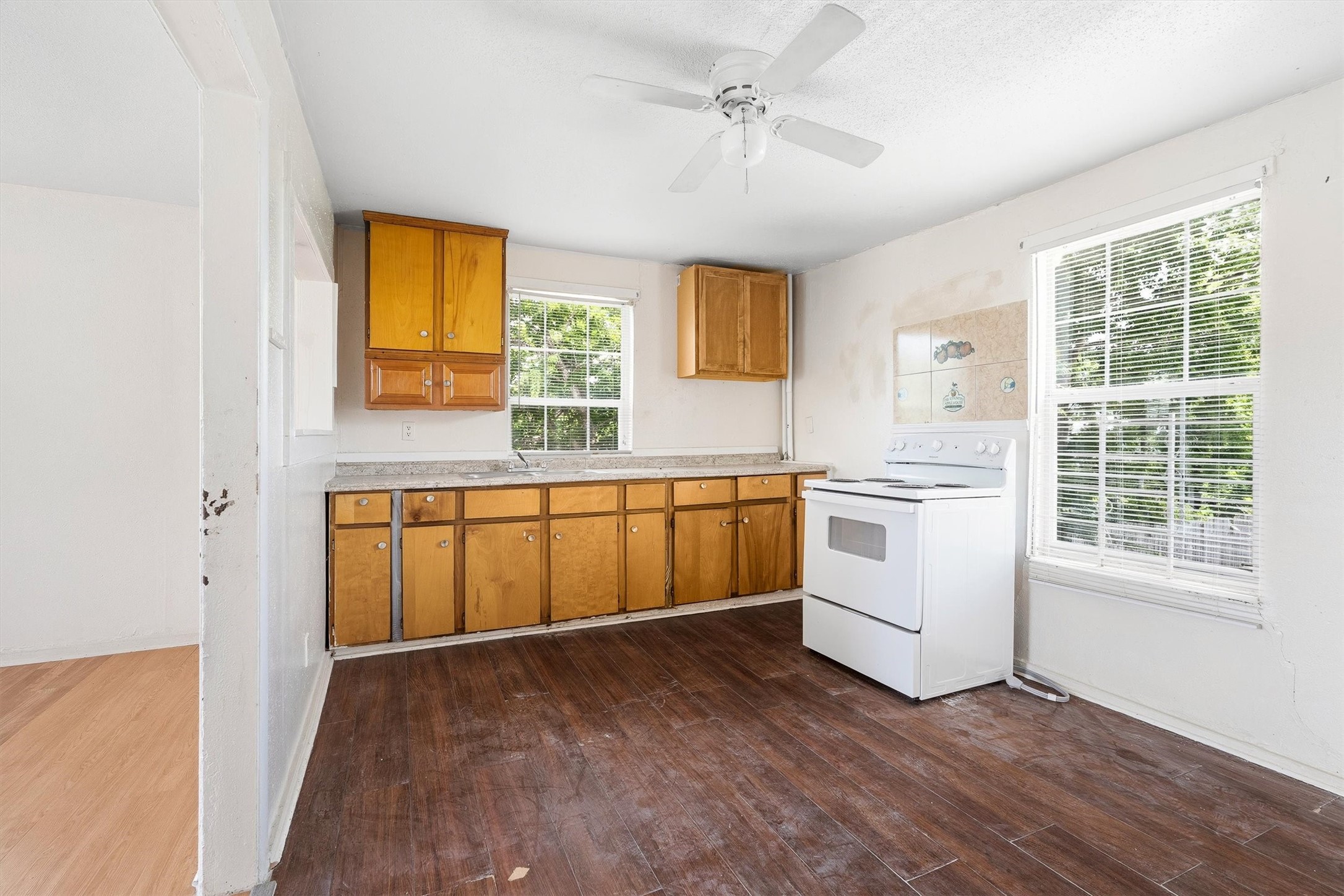 4233 Dupont Street Property Photo 5