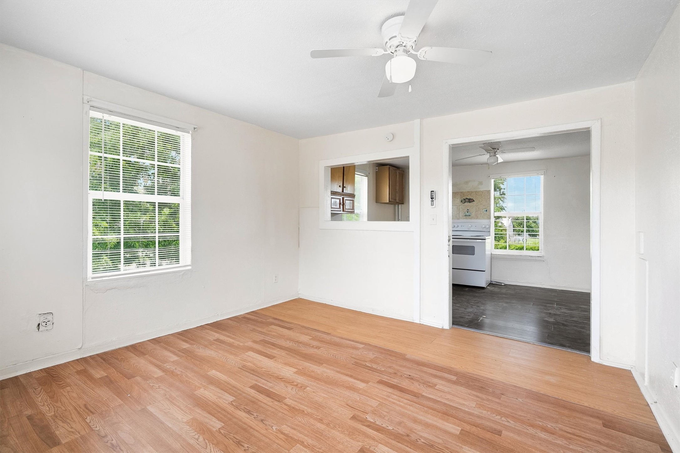 4233 Dupont Street Property Photo 7