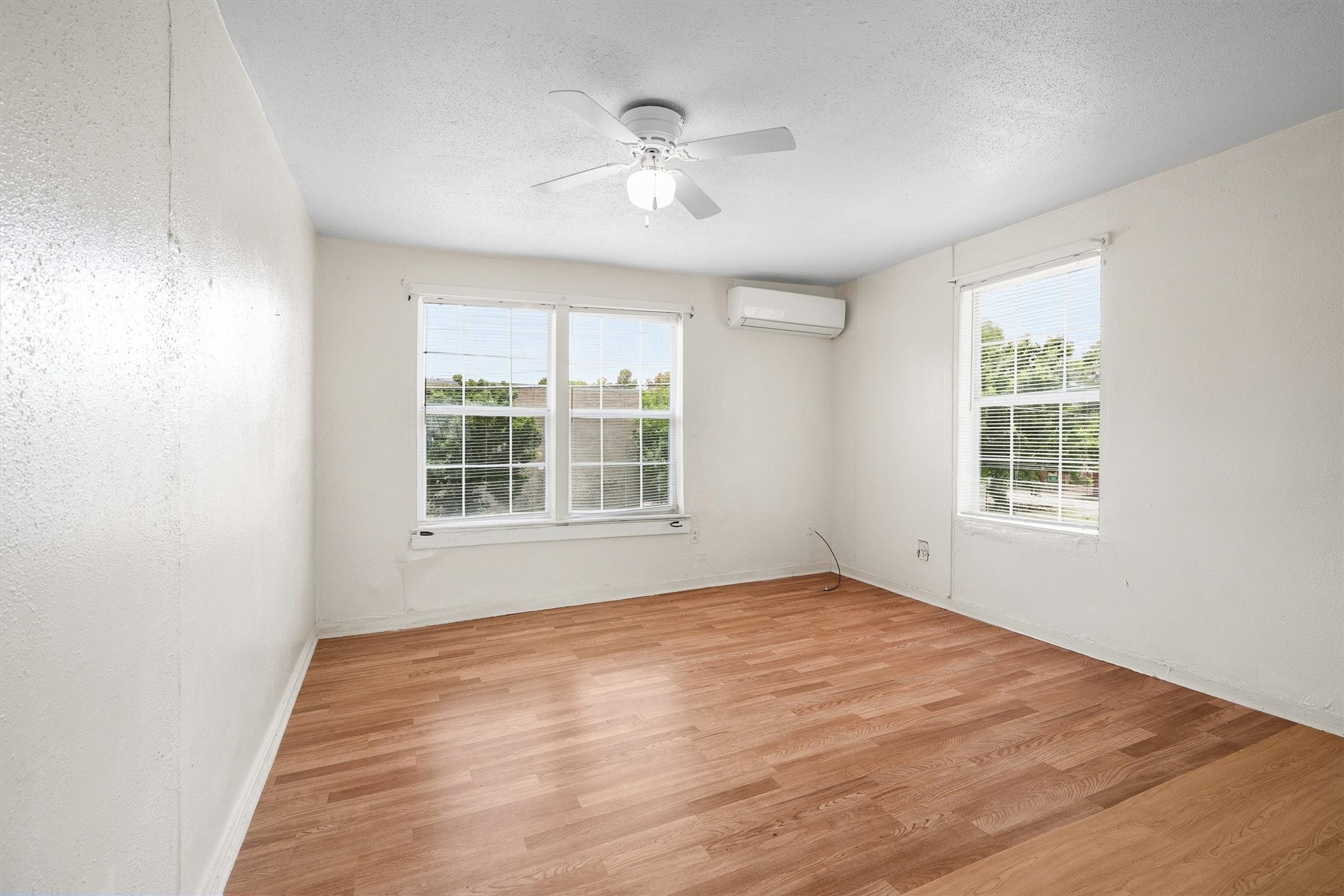4233 Dupont Street Property Photo 8