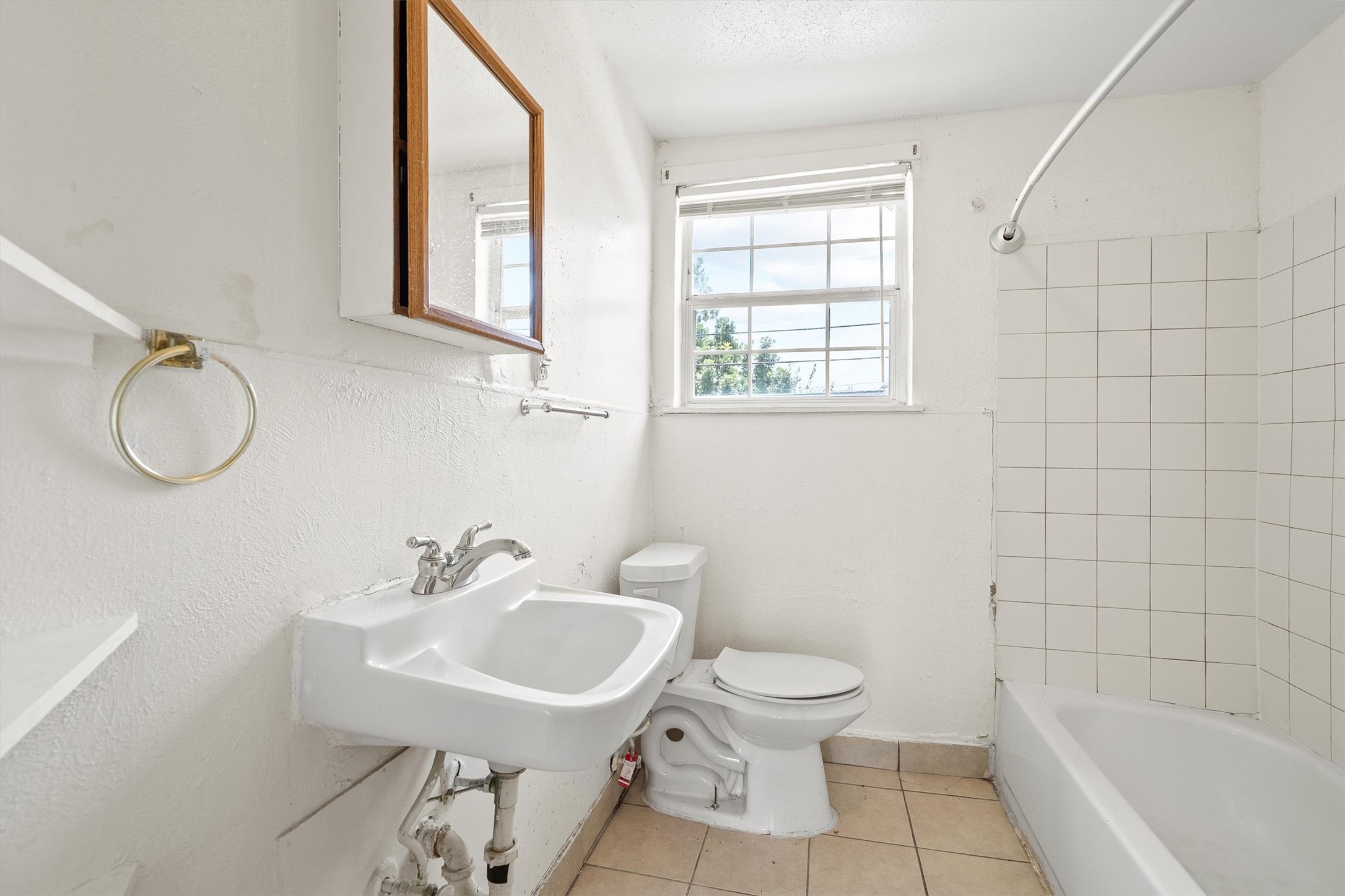 4233 Dupont Street Property Photo 9