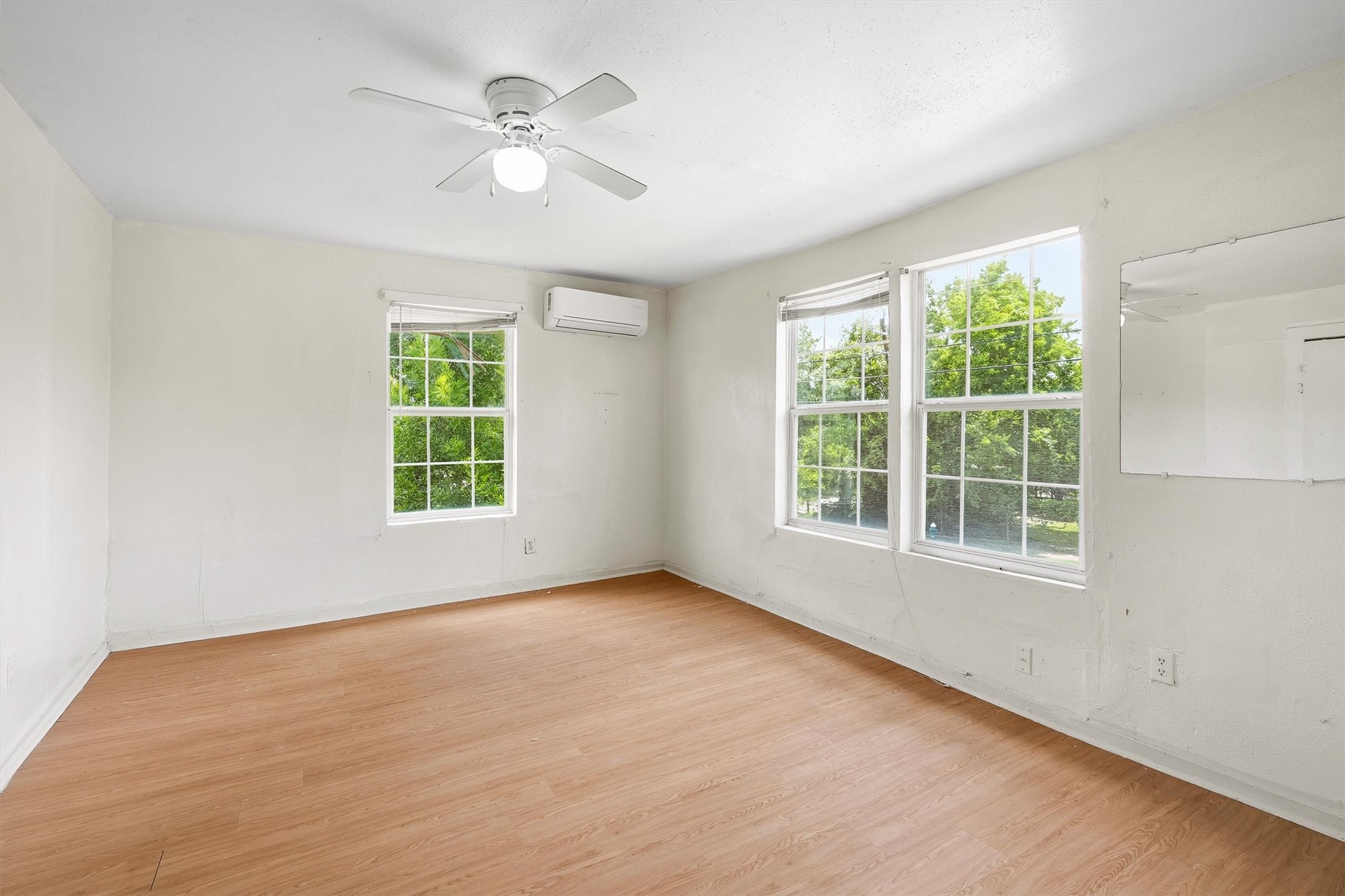 4233 Dupont Street Property Photo 10