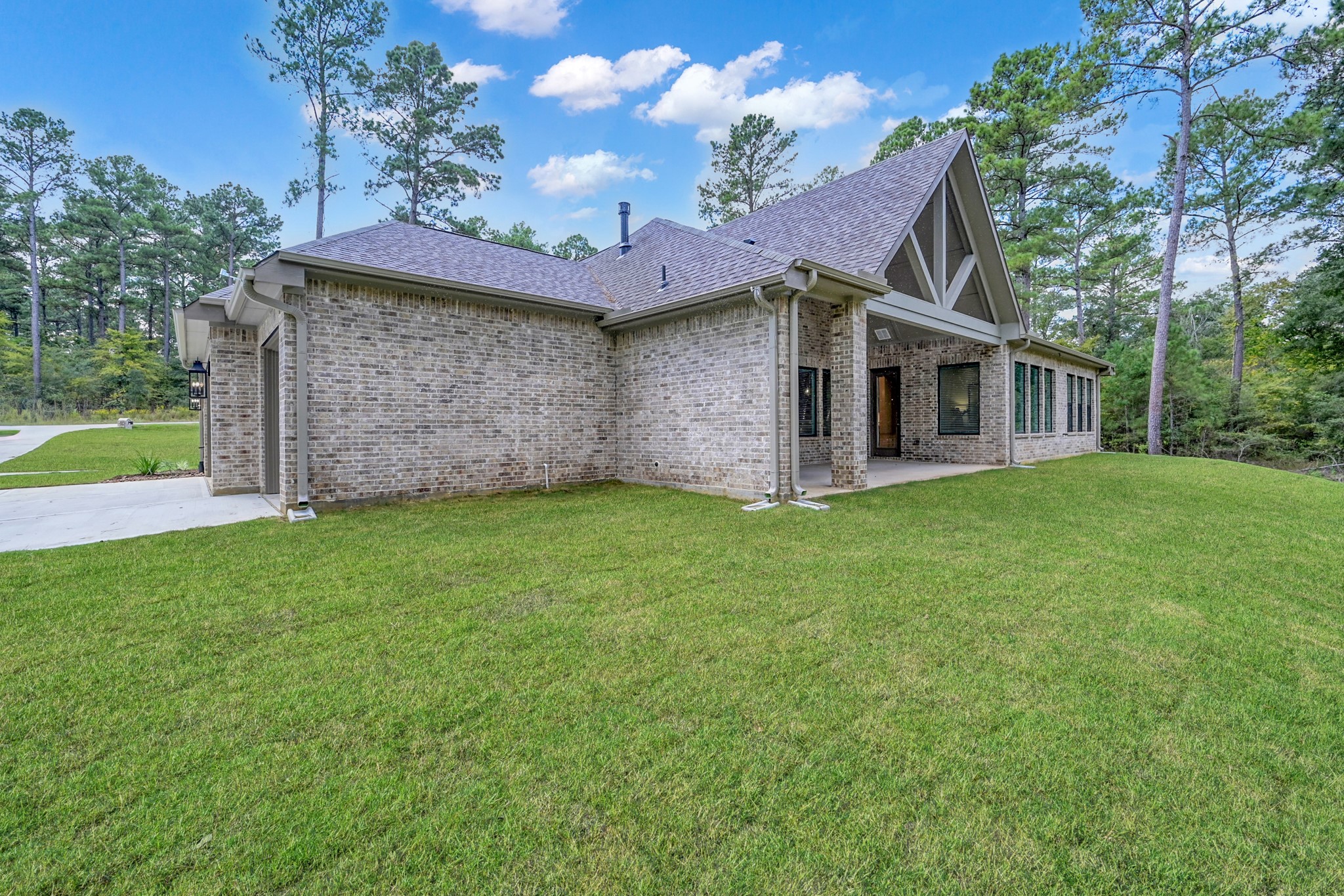 8915 Cedar Meadow Lane Property Photo 25