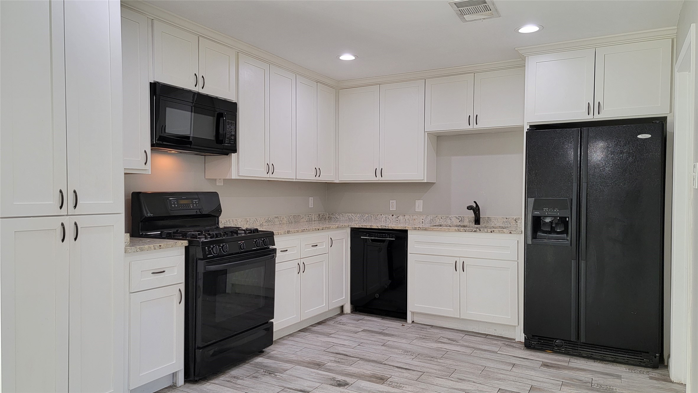 3819 Heatherbrook Drive Property Photo 3