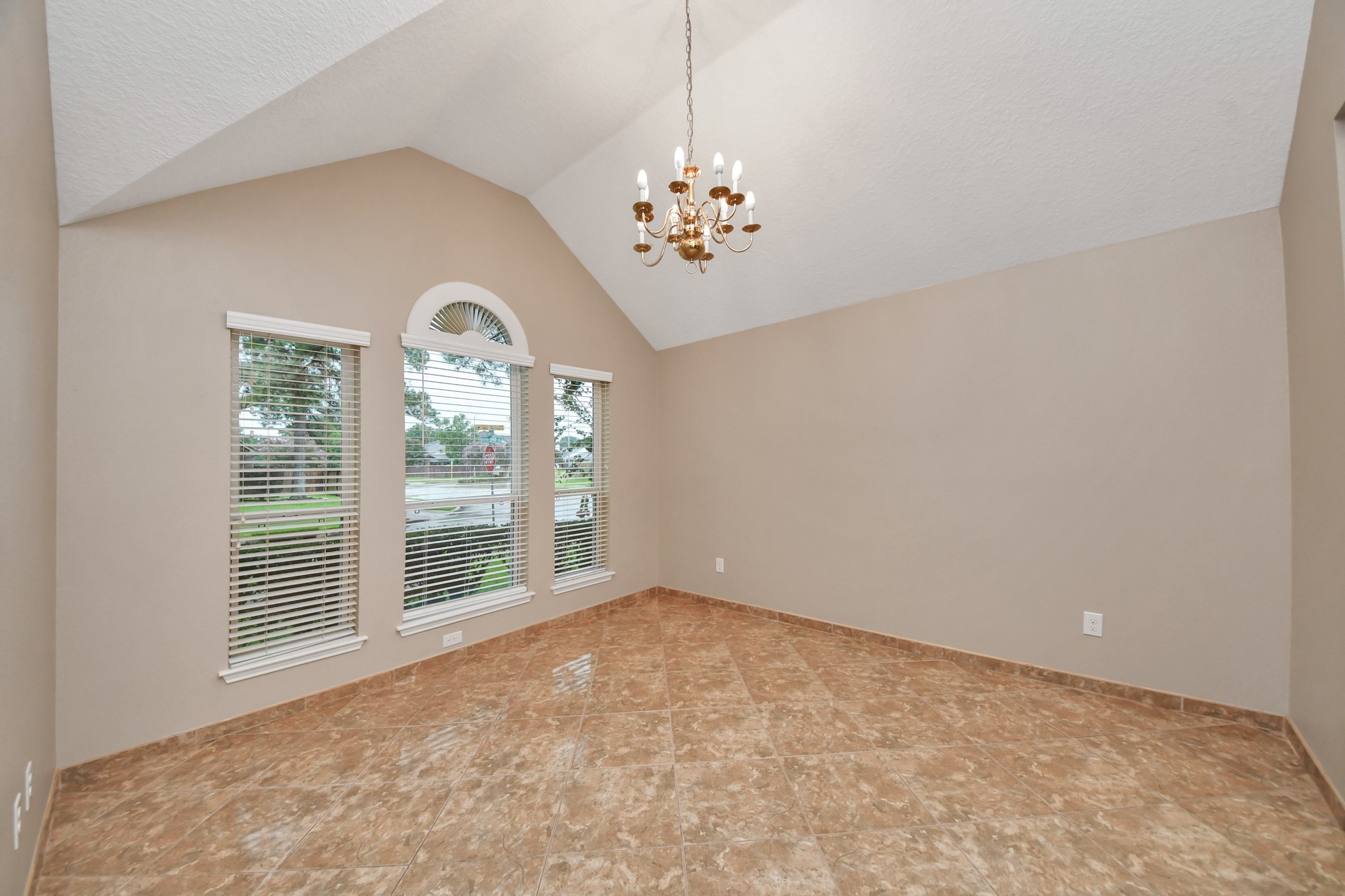 3003 Silver Spur Drive Property Photo 6