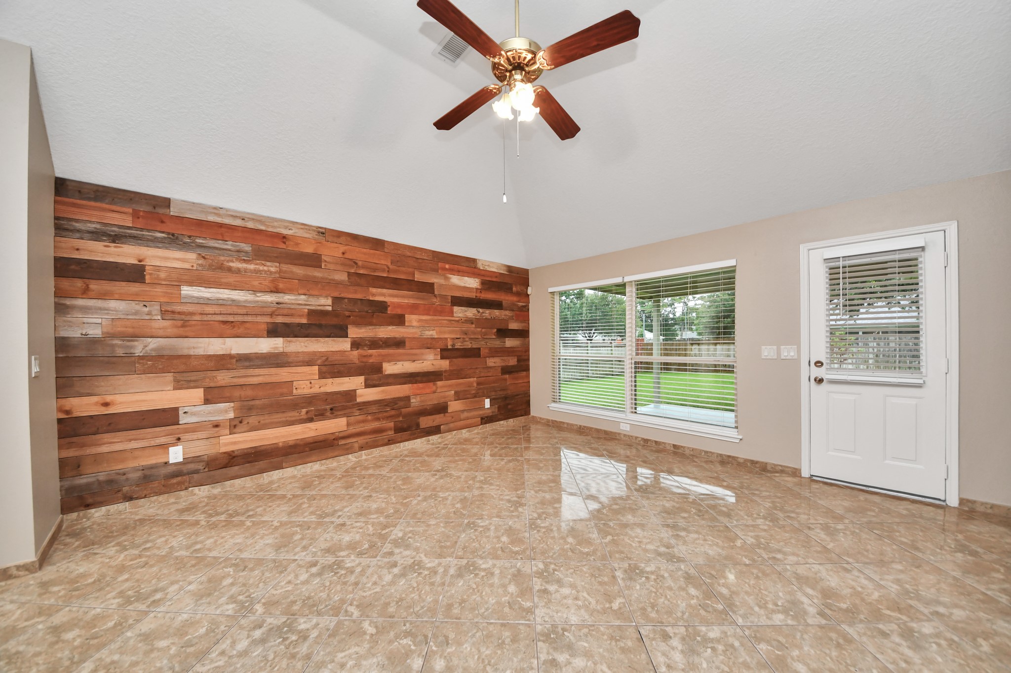 3003 Silver Spur Drive Property Photo 10