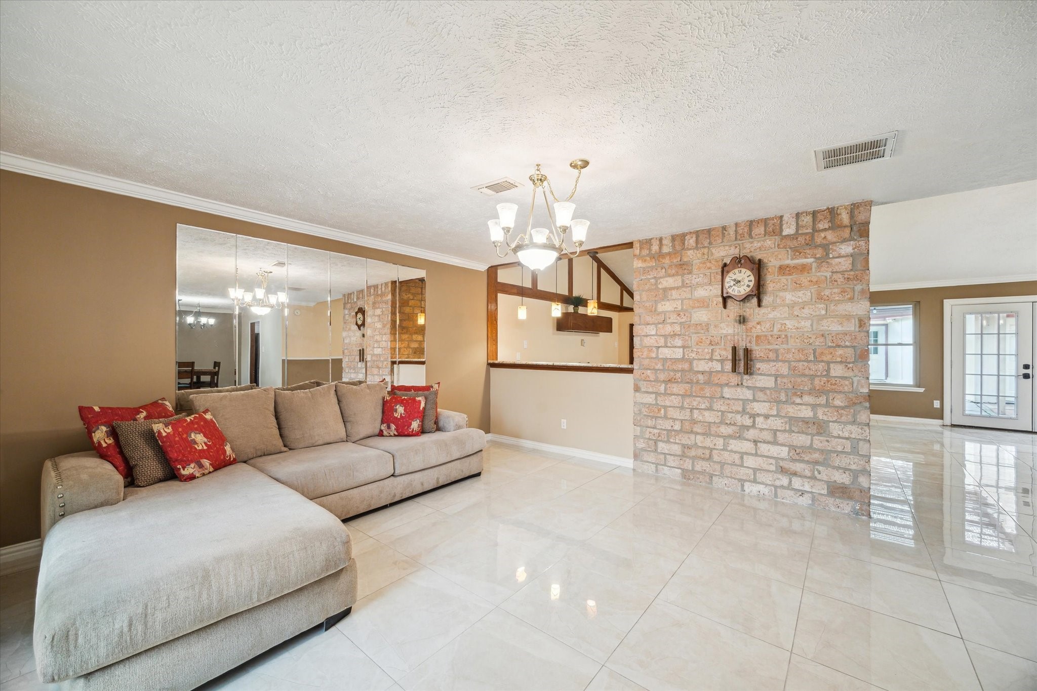 21423 Park Valley Drive Property Photo 3
