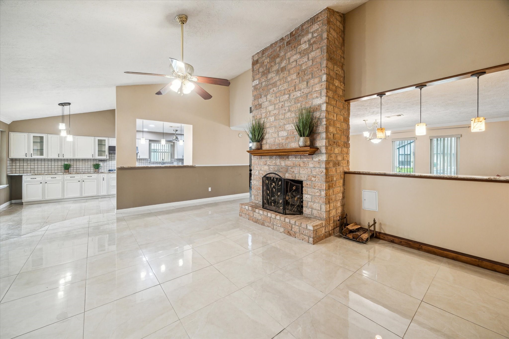 21423 Park Valley Drive Property Photo 6