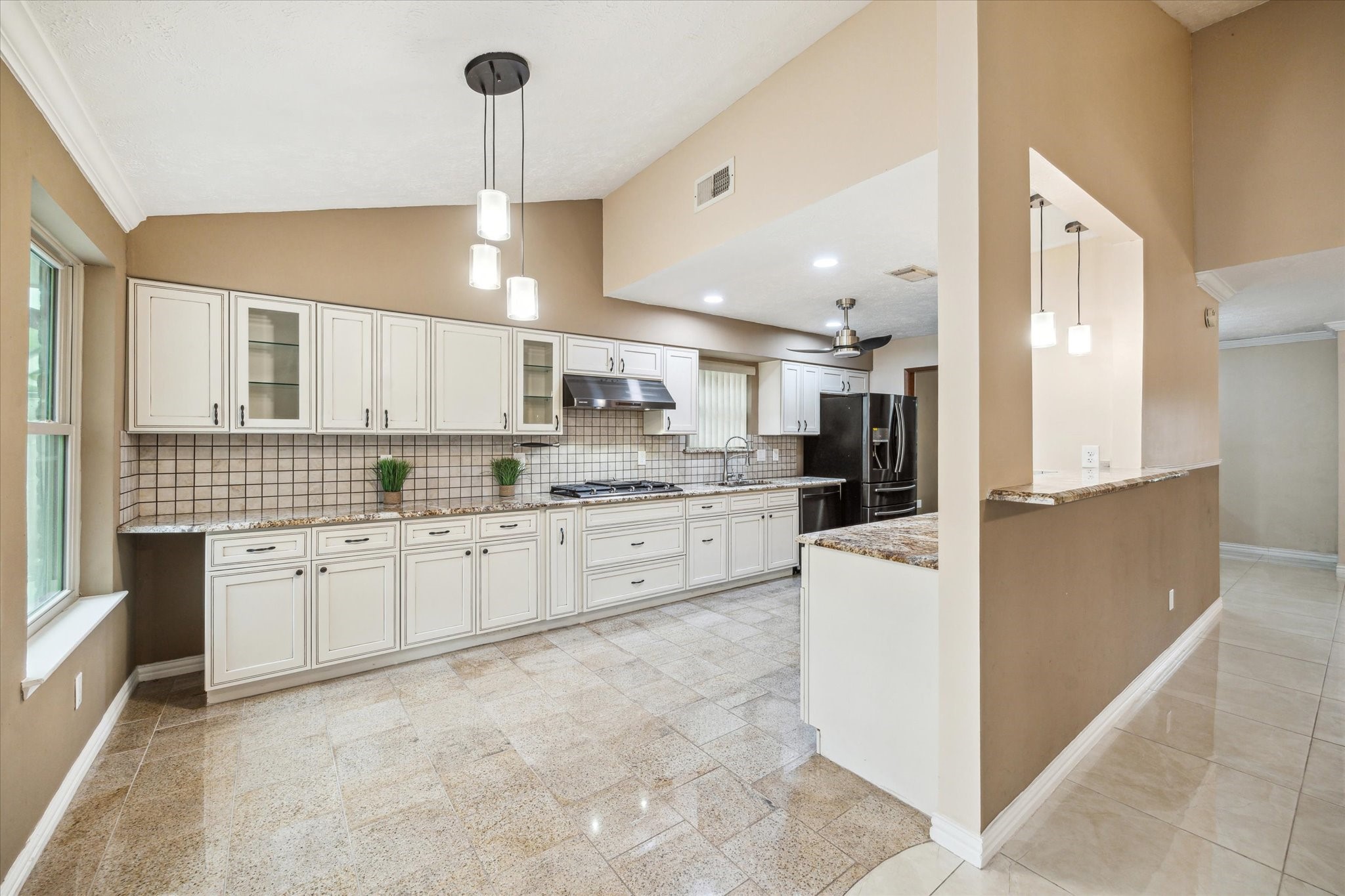21423 Park Valley Drive Property Photo 8