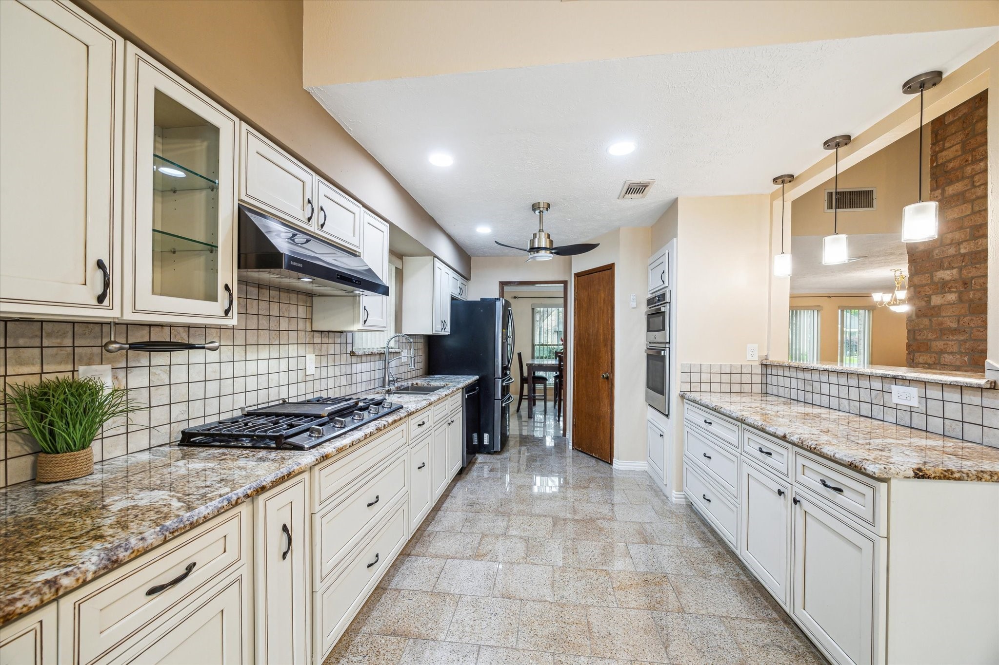 21423 Park Valley Drive Property Photo 9