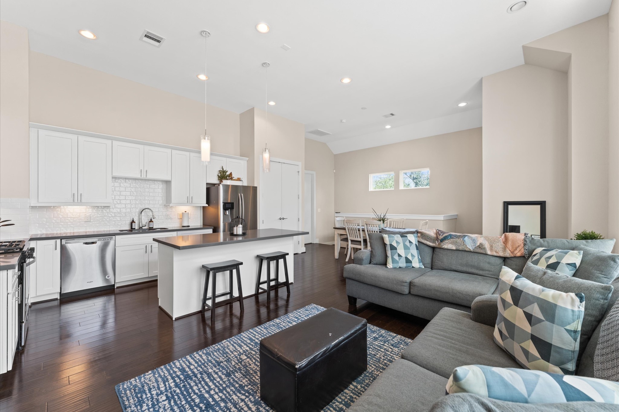 2422 Cochran Street Property Photo 3