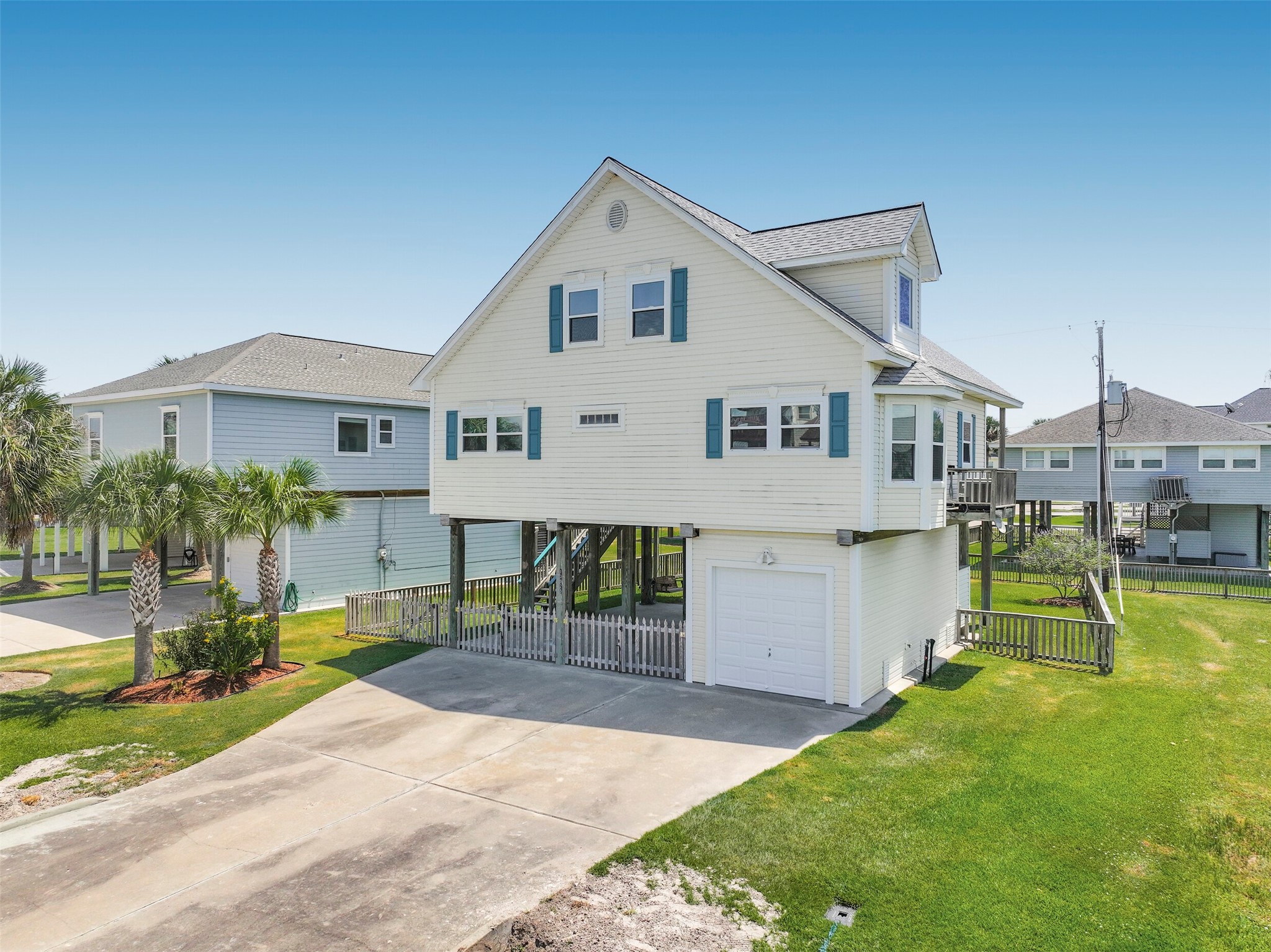 13925 Pirates Beach Boulevard Property Photo 1