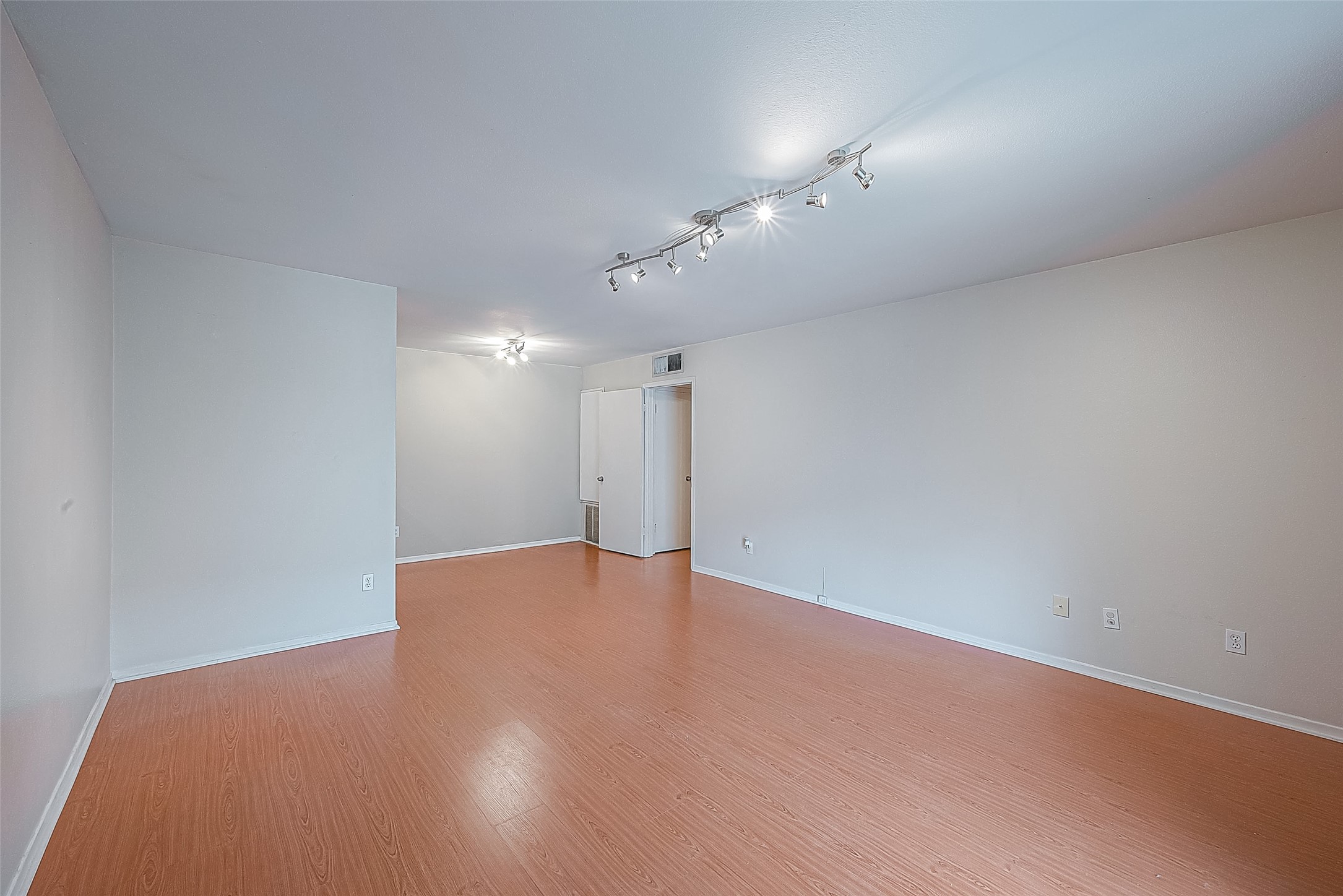 3131 Cummins Street 54 Property Photo 4
