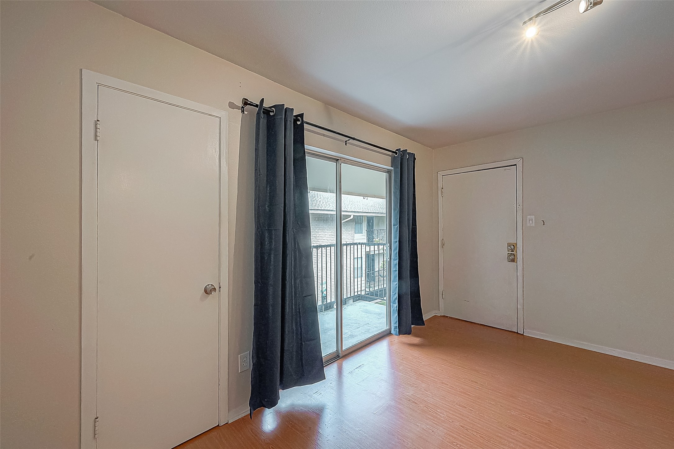 3131 Cummins Street 54 Property Photo 6