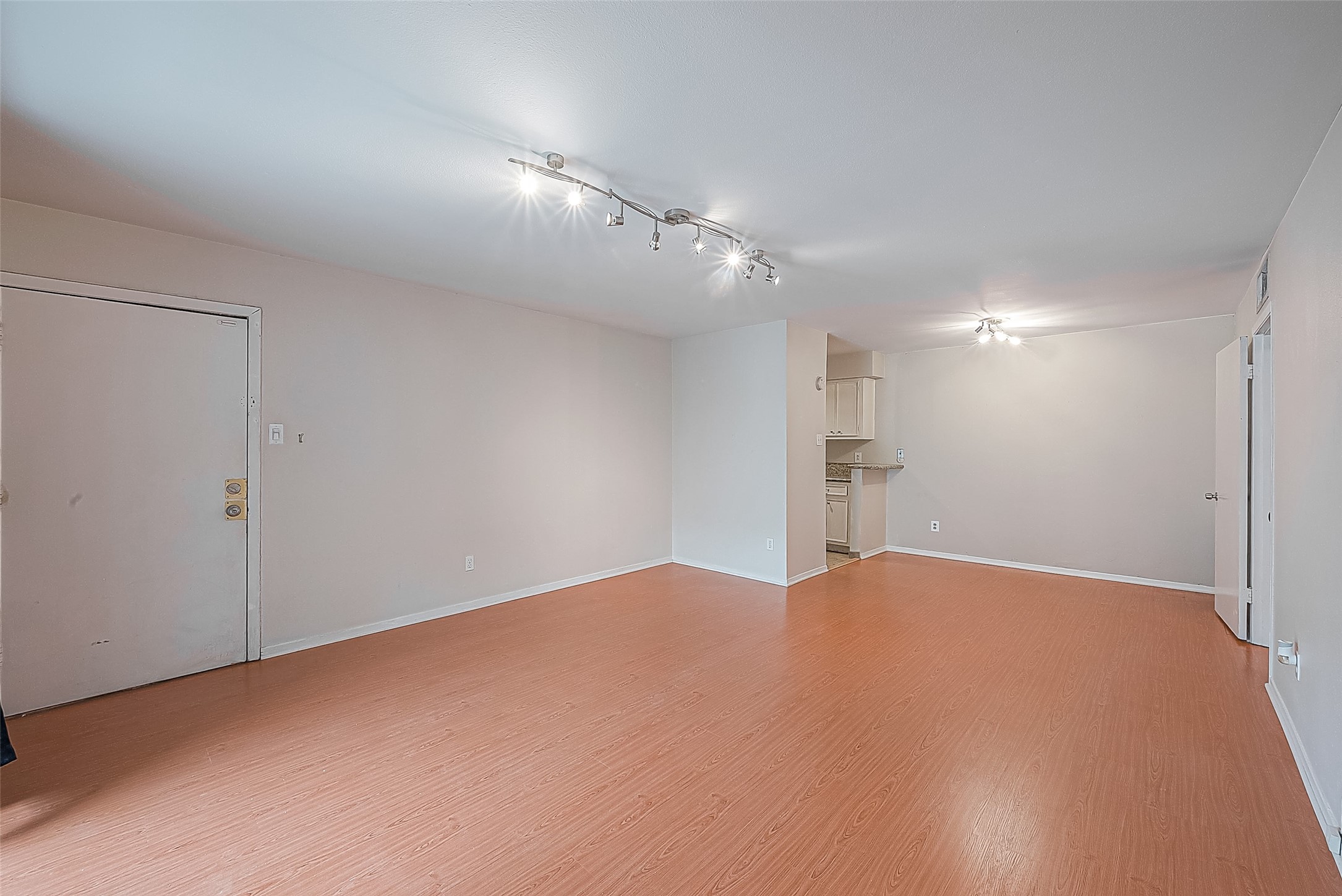 3131 Cummins Street 54 Property Photo 7