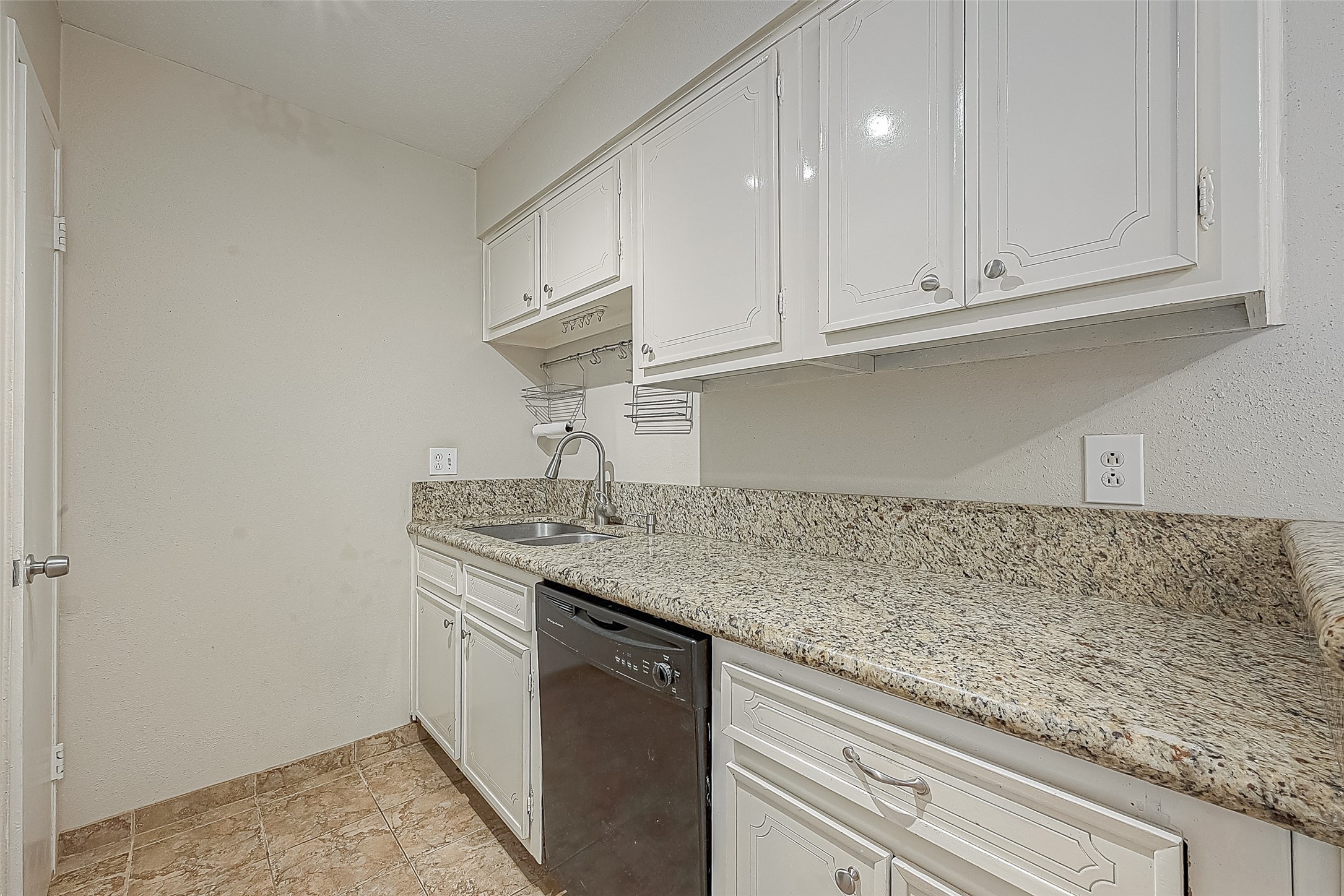 3131 Cummins Street 54 Property Photo 11