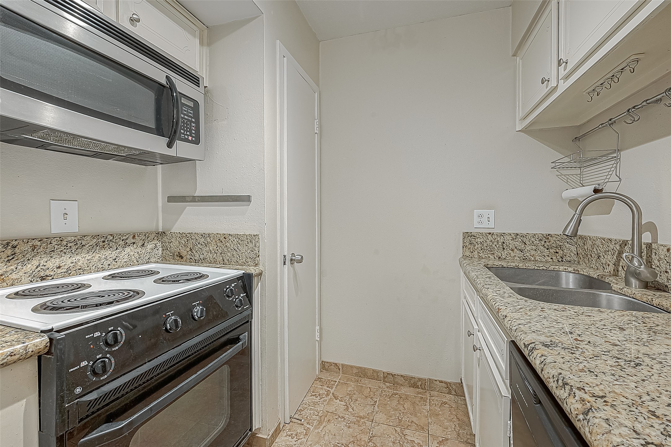 3131 Cummins Street 54 Property Photo 12