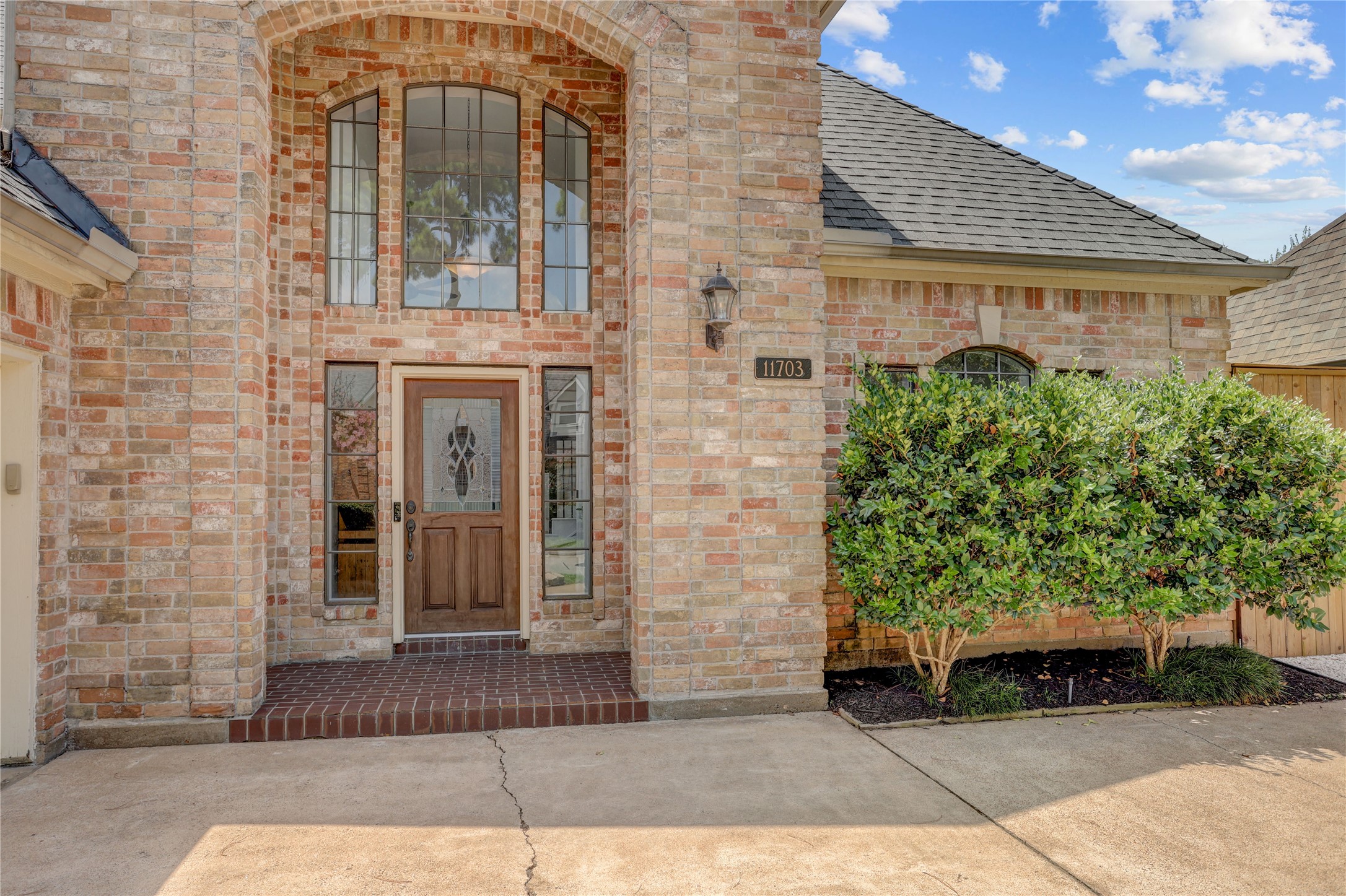 11703 Wickhollow Lane Property Photo 3