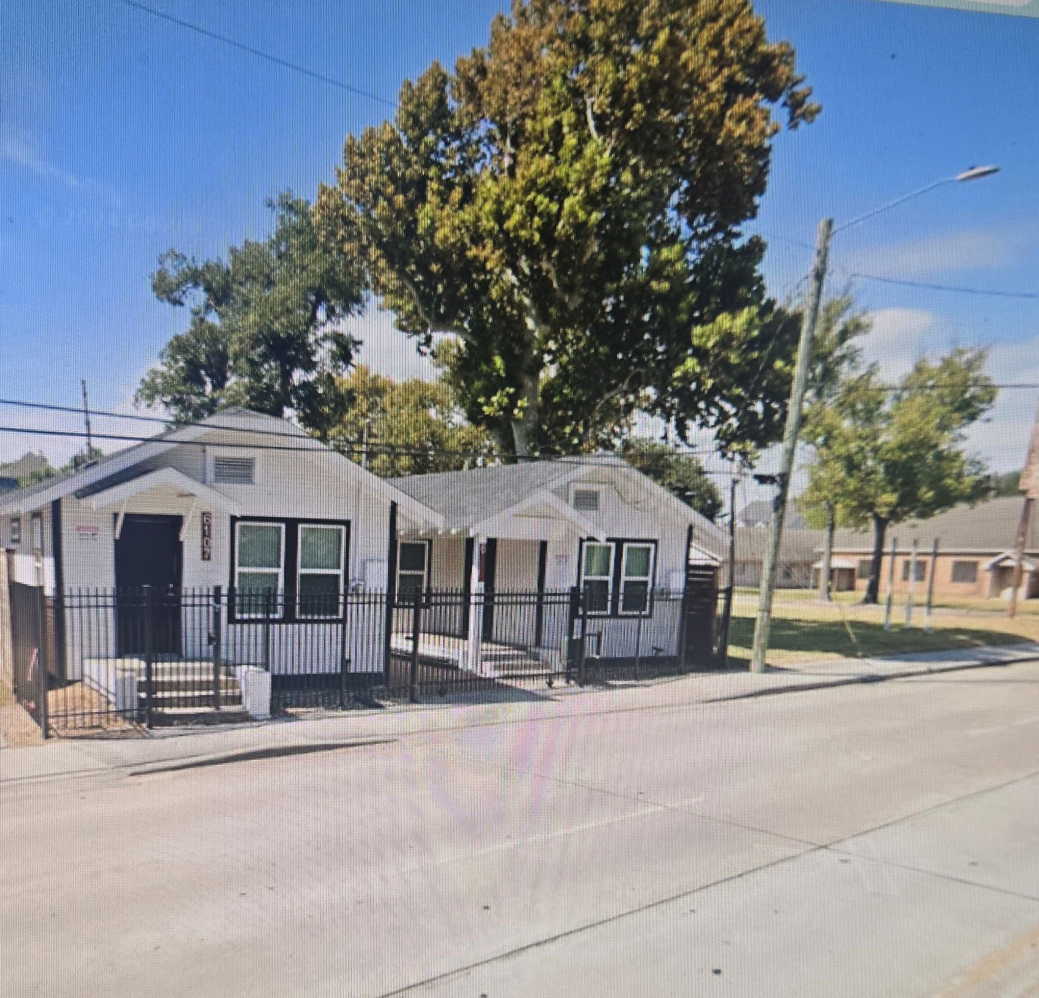 6109 N Main St Property Photo 2