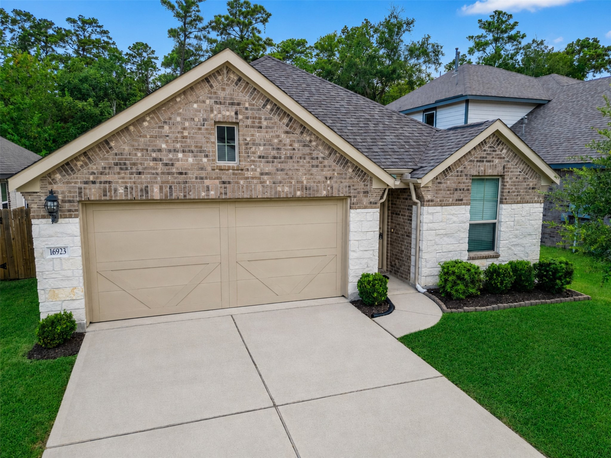 16923 Lagos Lane Property Photo 1