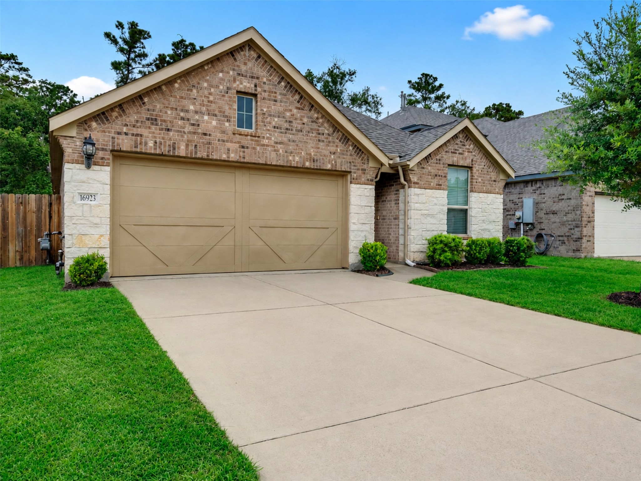 16923 Lagos Lane Property Photo 2