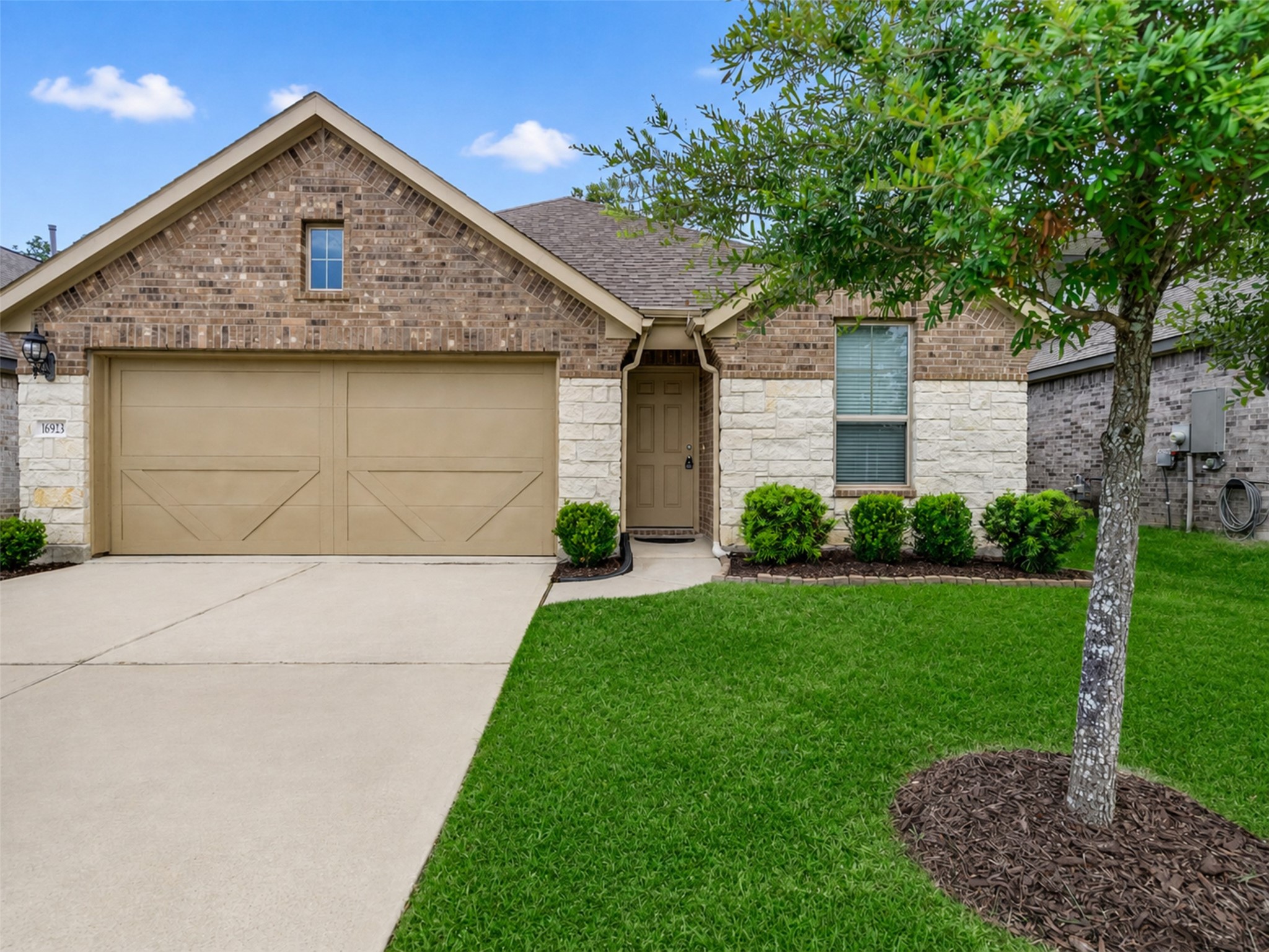 16923 Lagos Lane Property Photo 3