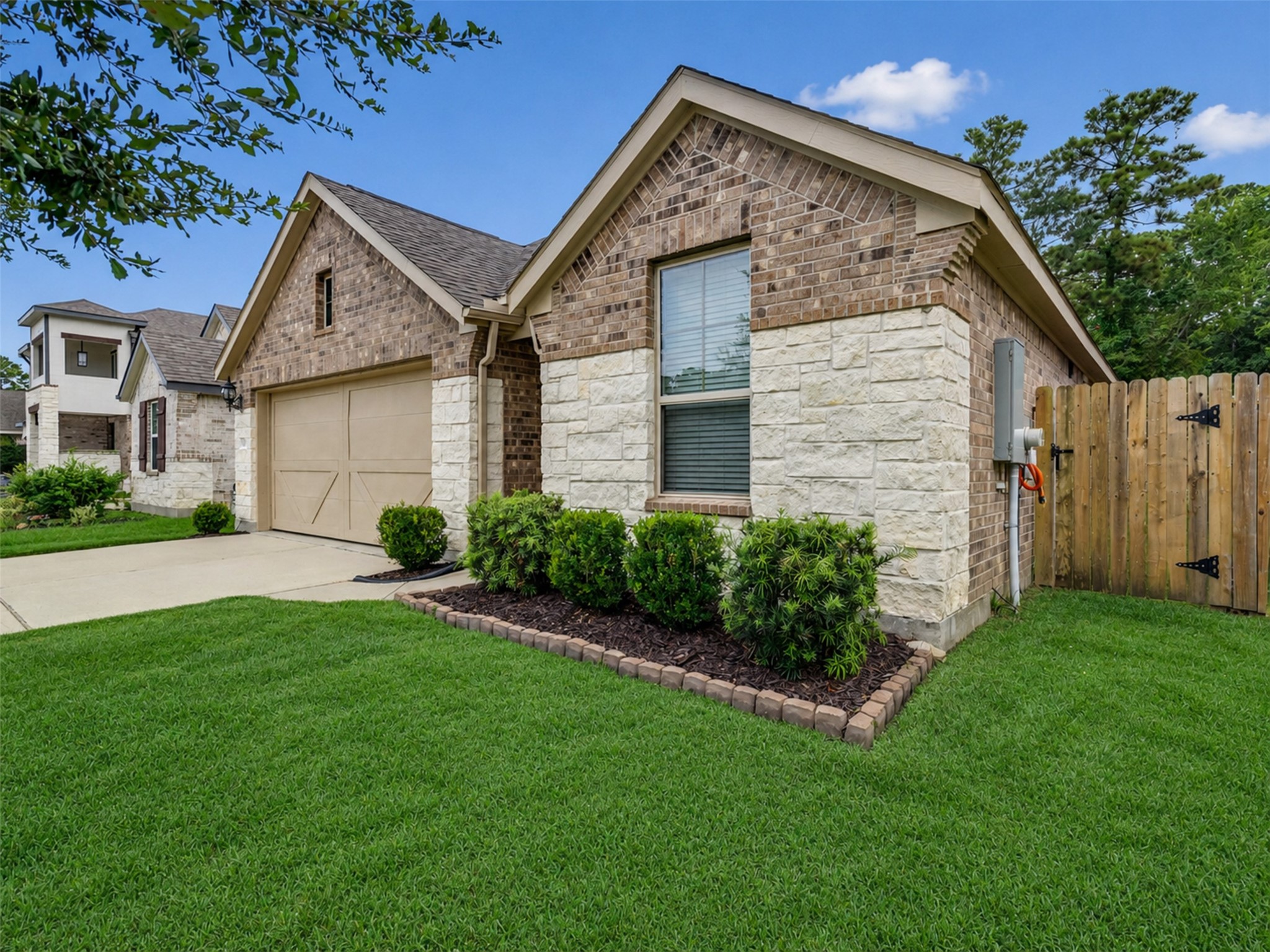 16923 Lagos Lane Property Photo 4