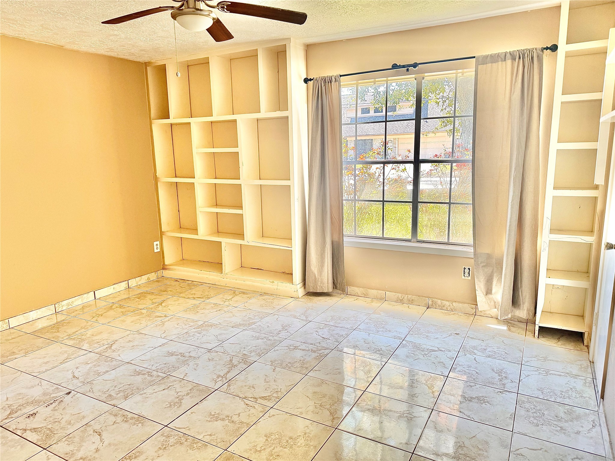 4303 Balcones Drive Property Photo 8