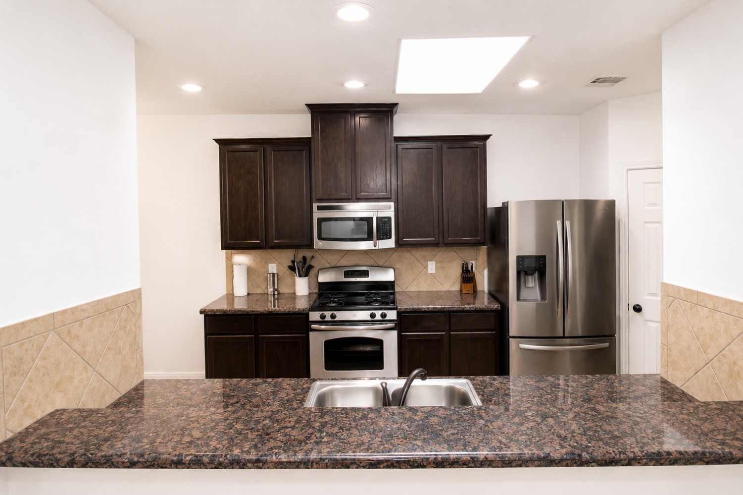6022 Crakston Street Property Photo 8