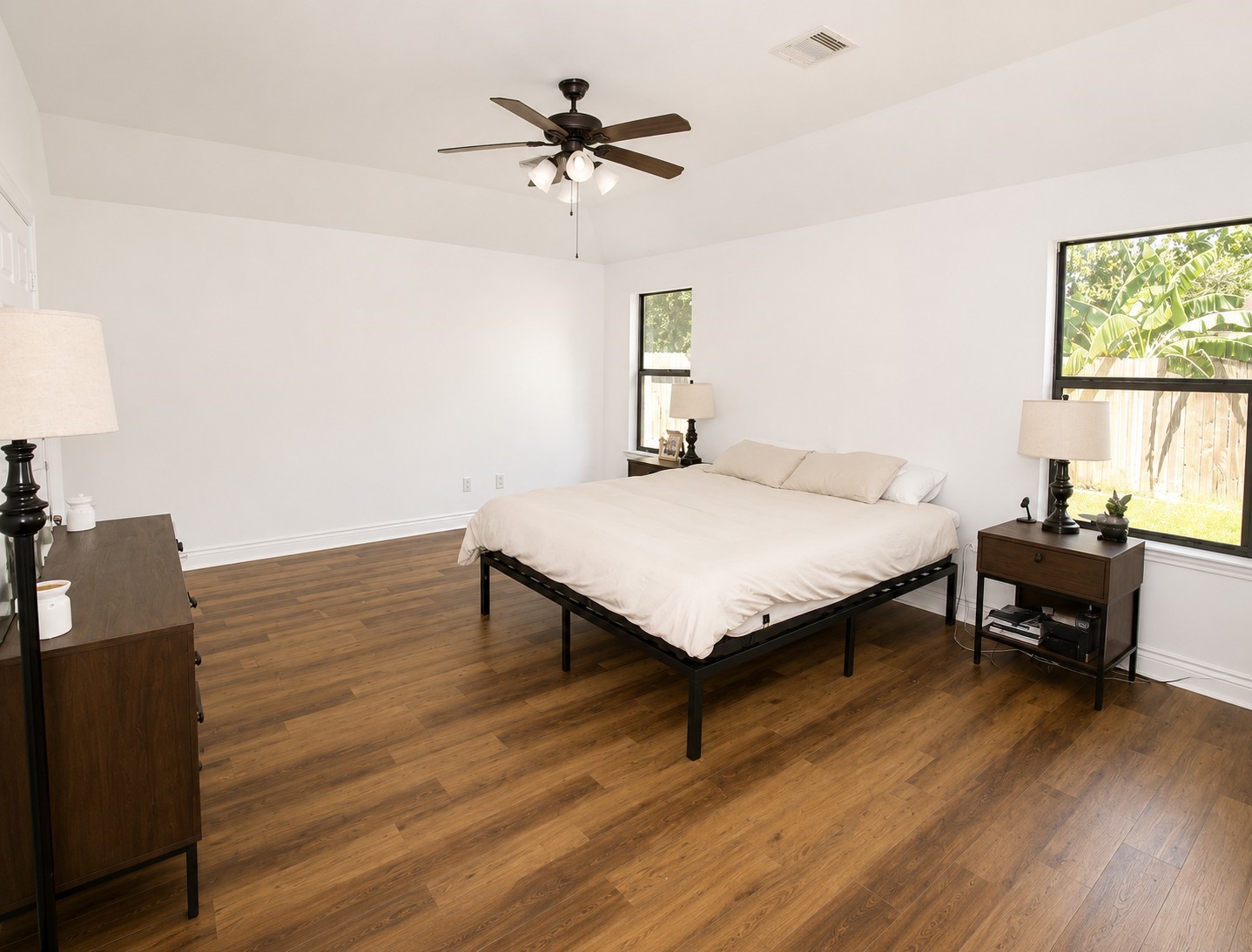 6022 Crakston Street Property Photo 11
