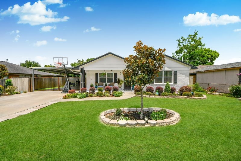 1409 Avenue I Property Photo 1