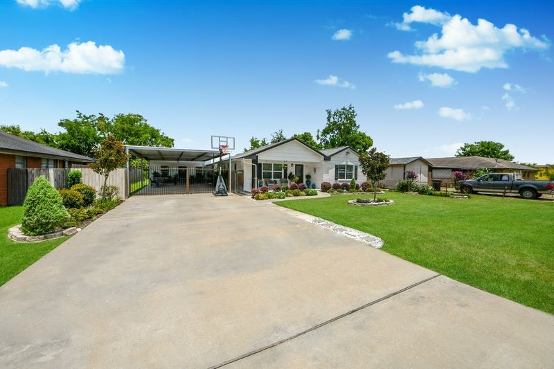 1409 Avenue I Property Photo 4
