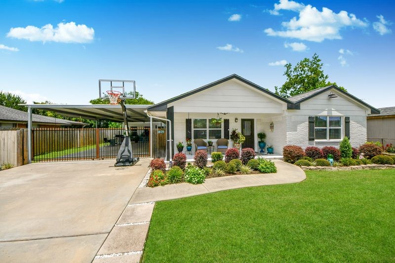 1409 Avenue I Property Photo 5